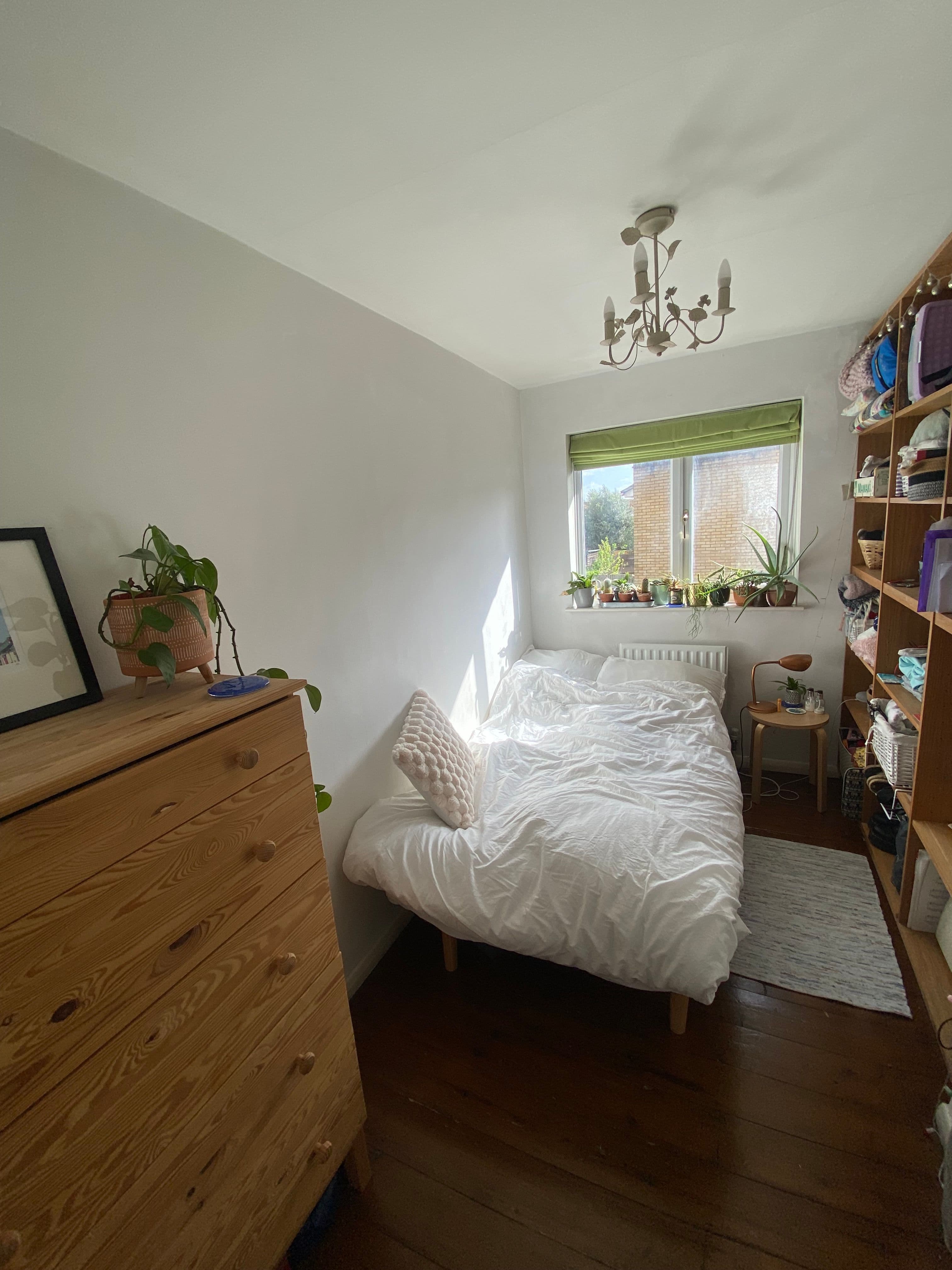 Lovely Room In 3-Bed House Share East London - photo 1