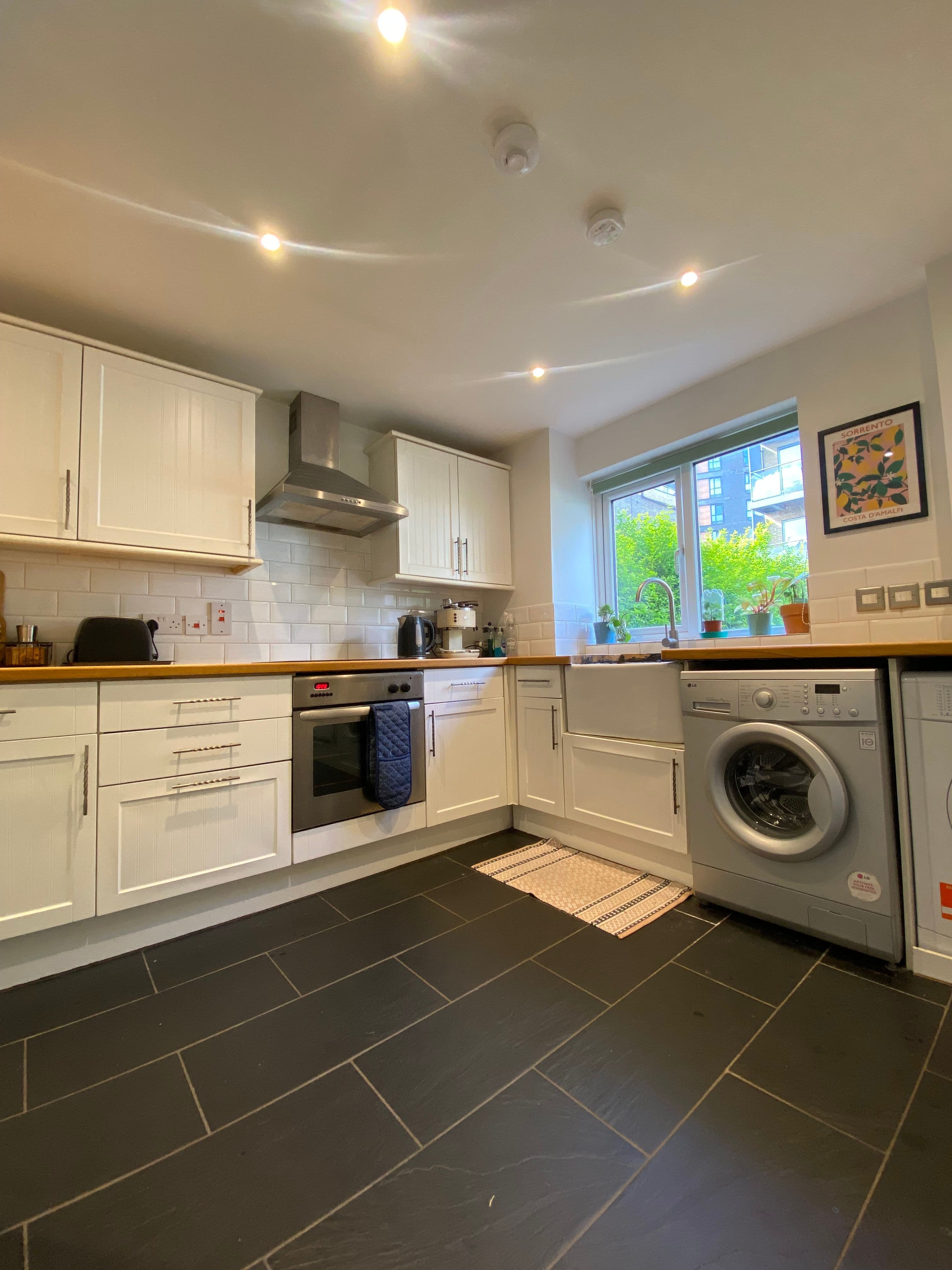 Lovely room in 3-bed house share east london - photo 4
