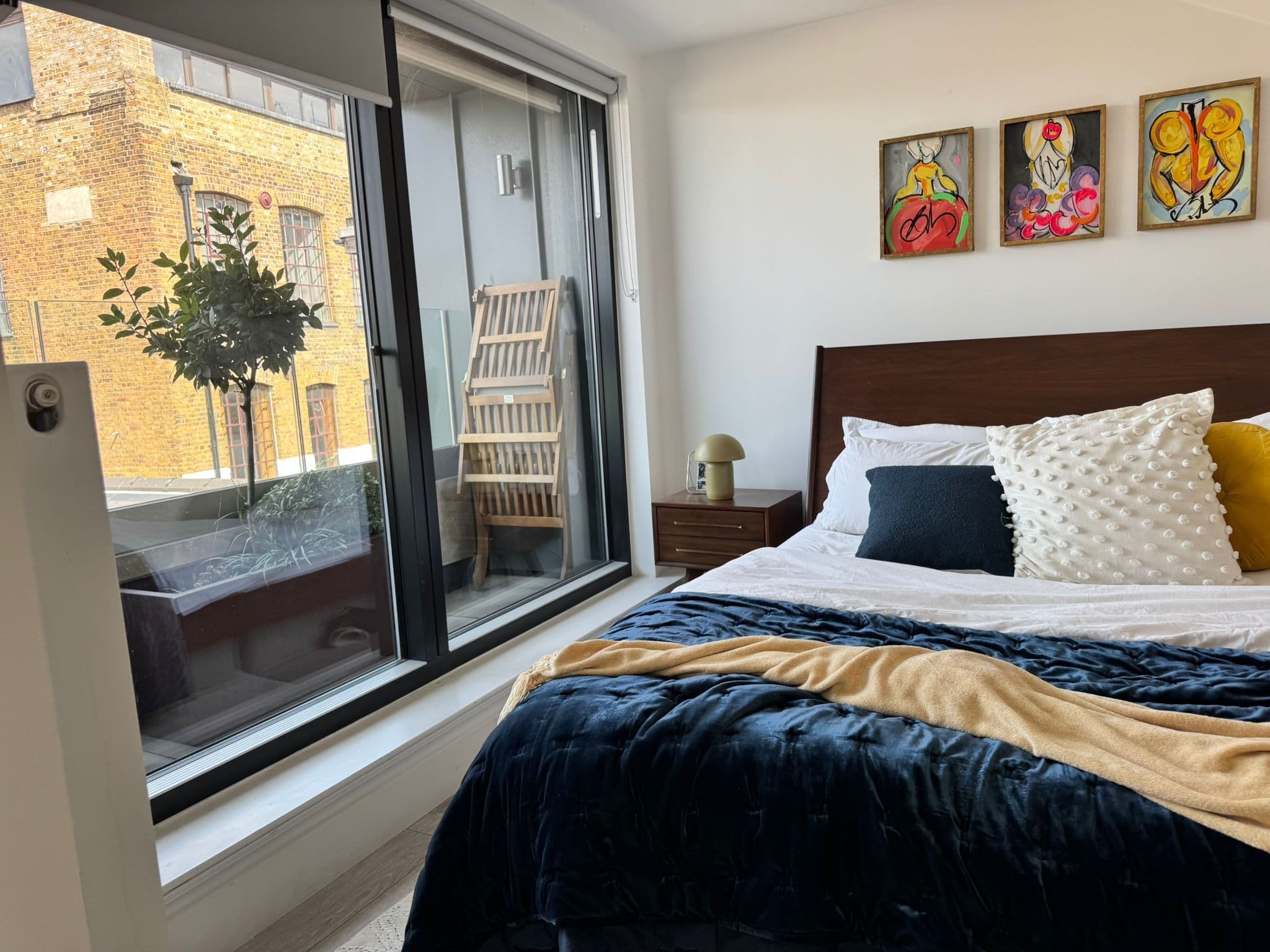 DOUBLE BEDROOM WITH ENSUIT AVAILABLE - photo 4