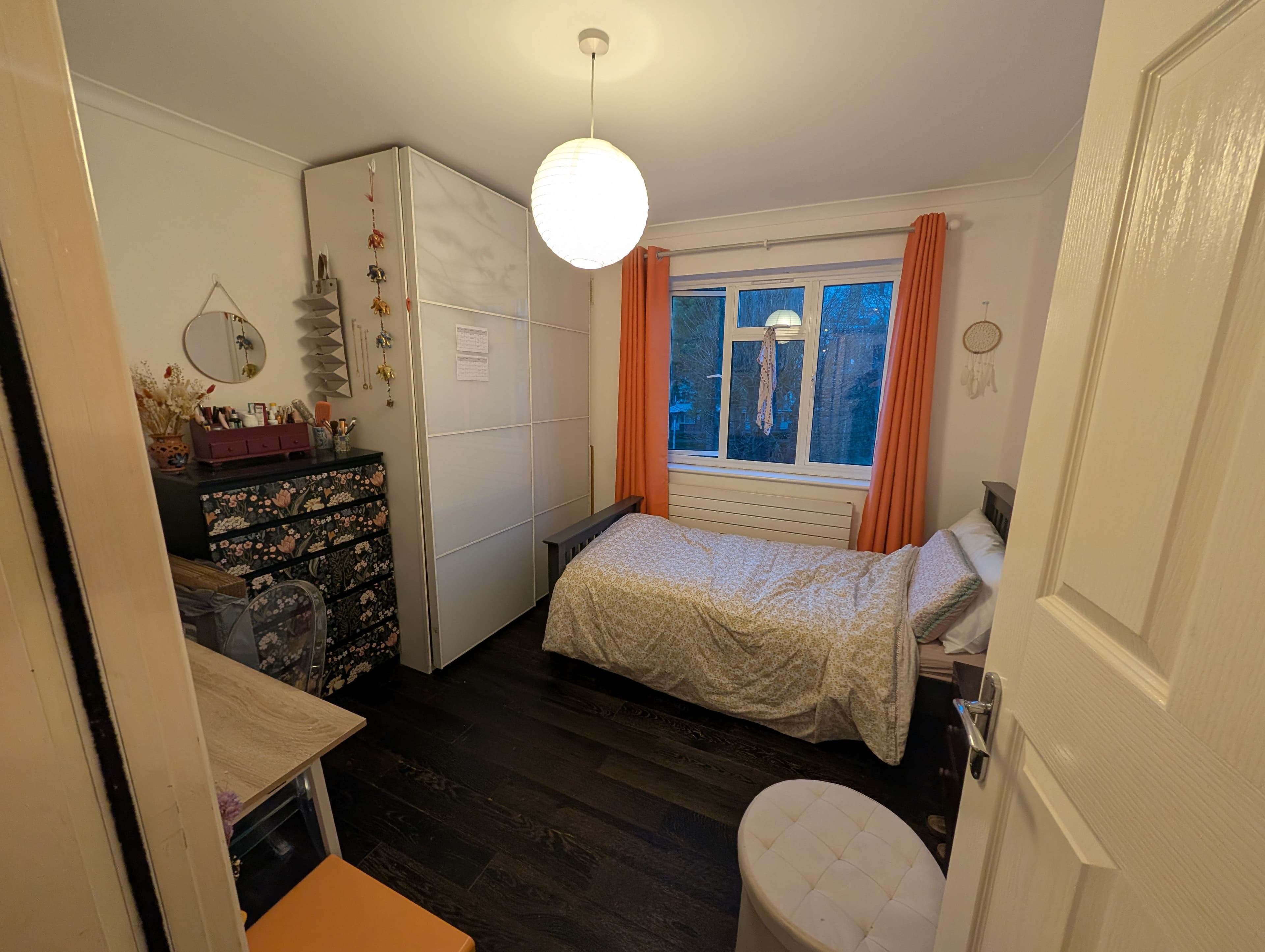 Sunny bedroom in friendly NW flat — photo 4