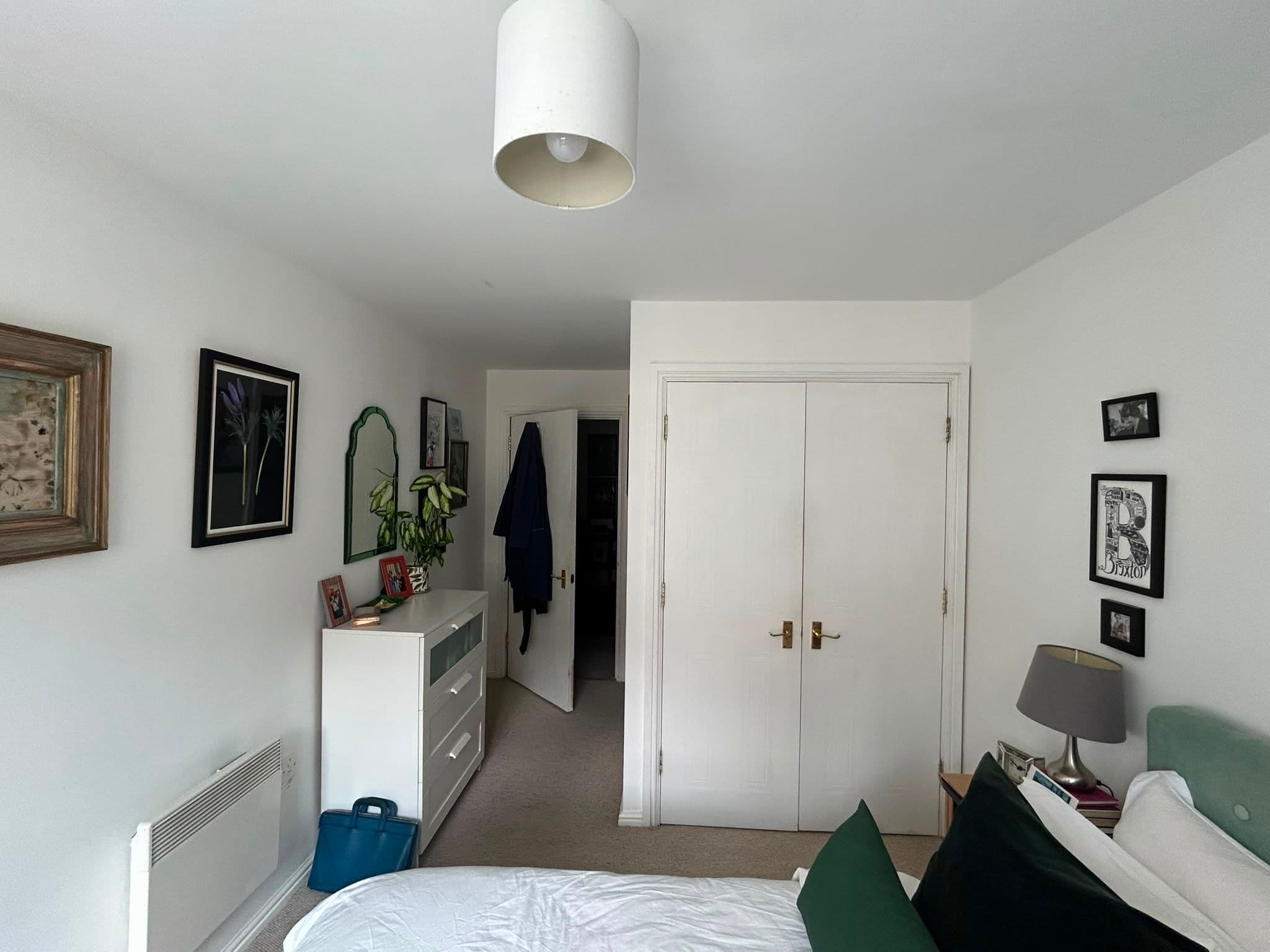 Spacious double room with en suite available in gorgeous Brixton Hill home — photo 4