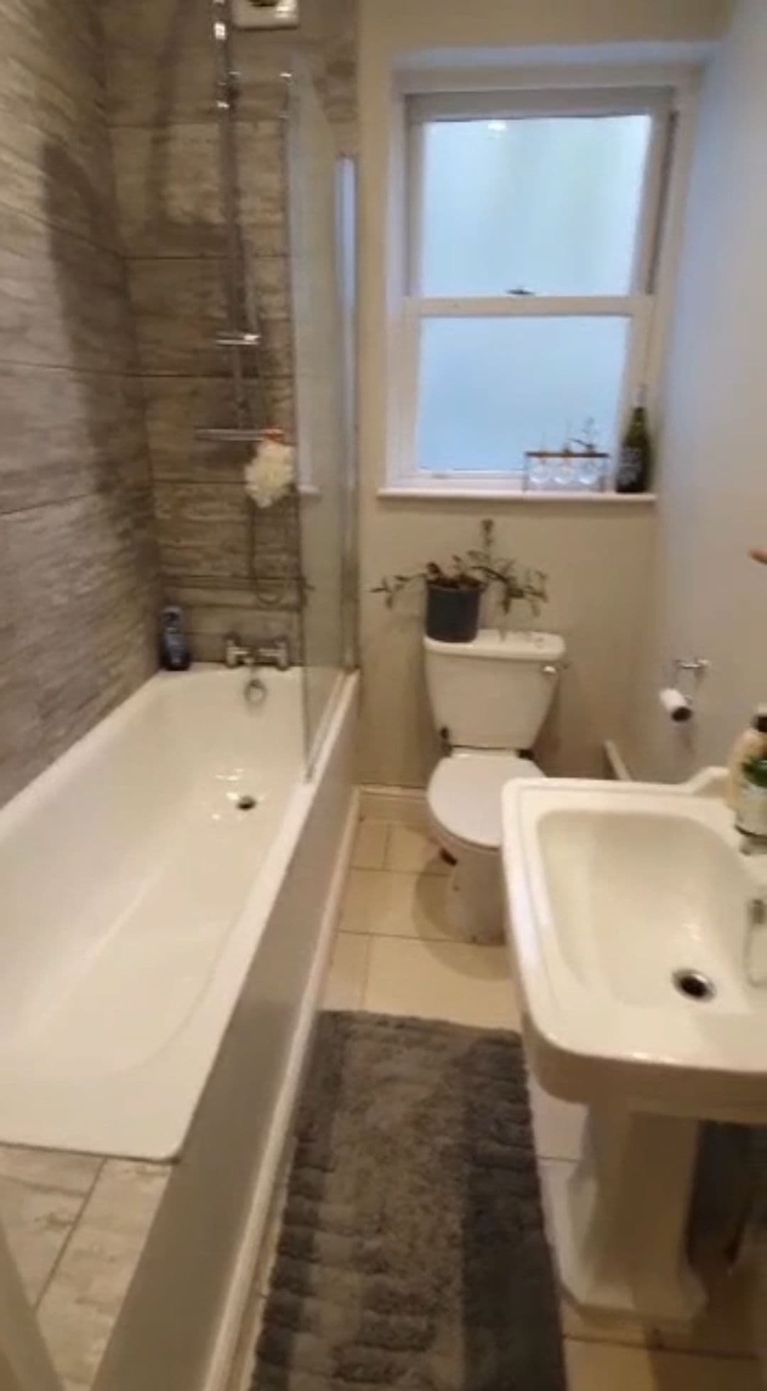 Room in 2 bedroom flat in Fulham - photo 4