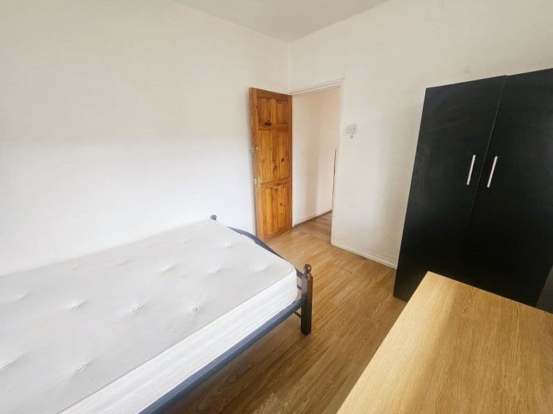 Room to rent Bow — photo 3