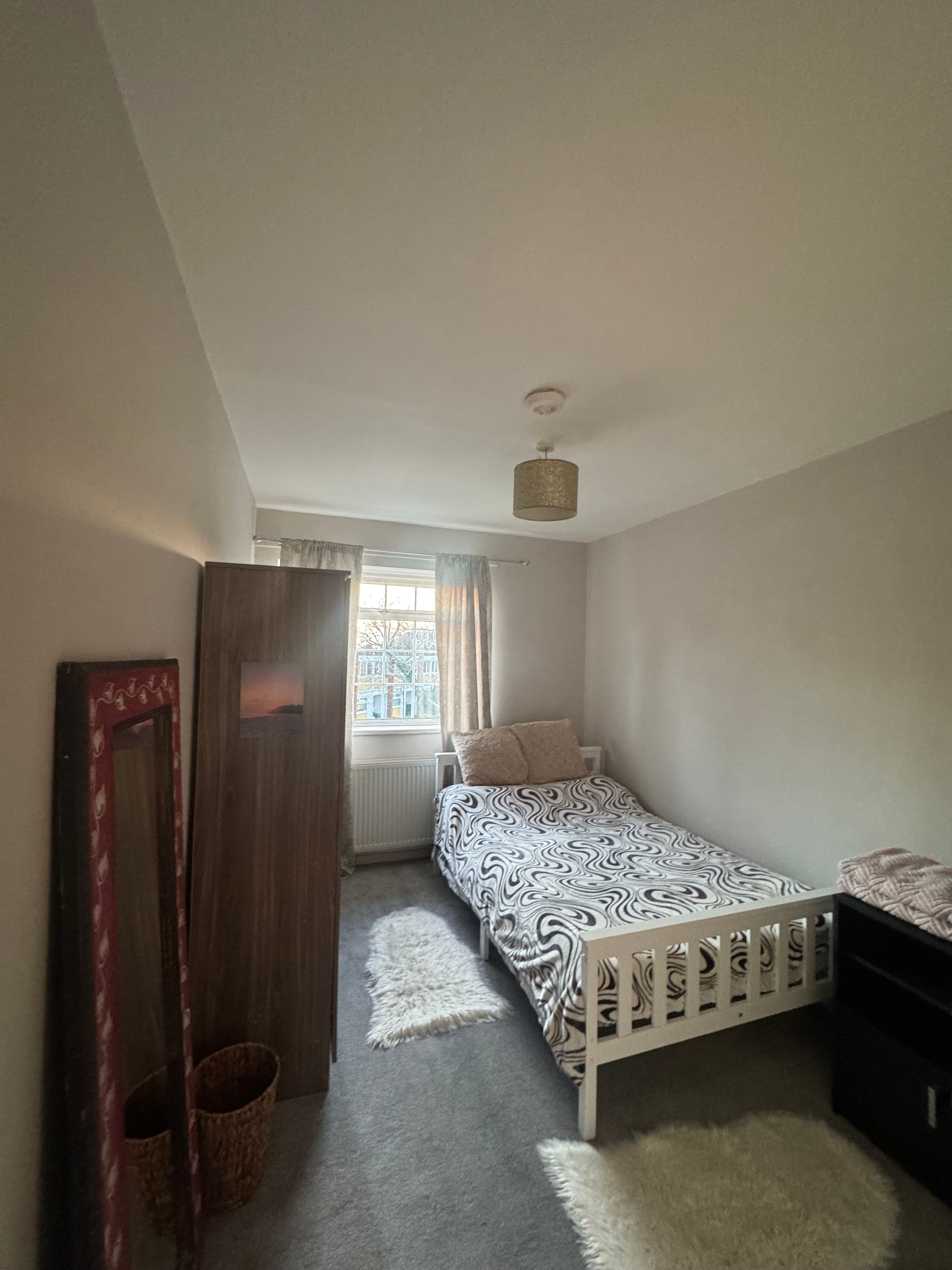 Bright room in Roehampton, near Putney - photo 1