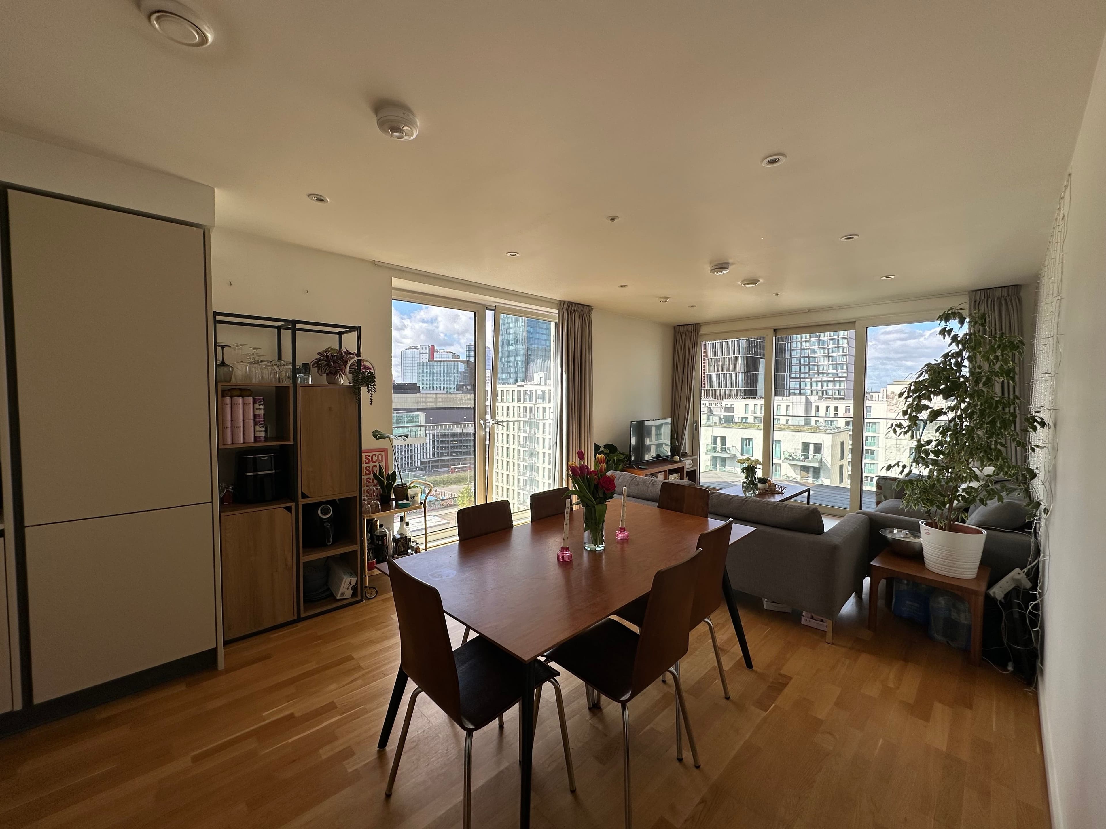 Bright double room available in East Village Stratford - July move in - photo 2