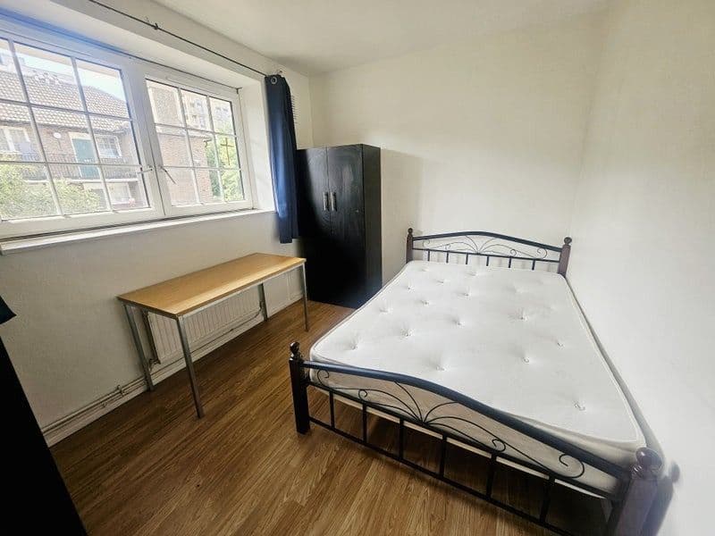 Room to rent Bow — photo 1