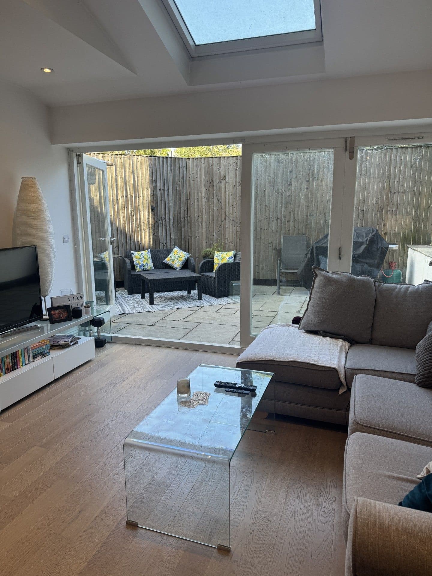 Double Room in modern 2 bed flat with terrace - photo 2