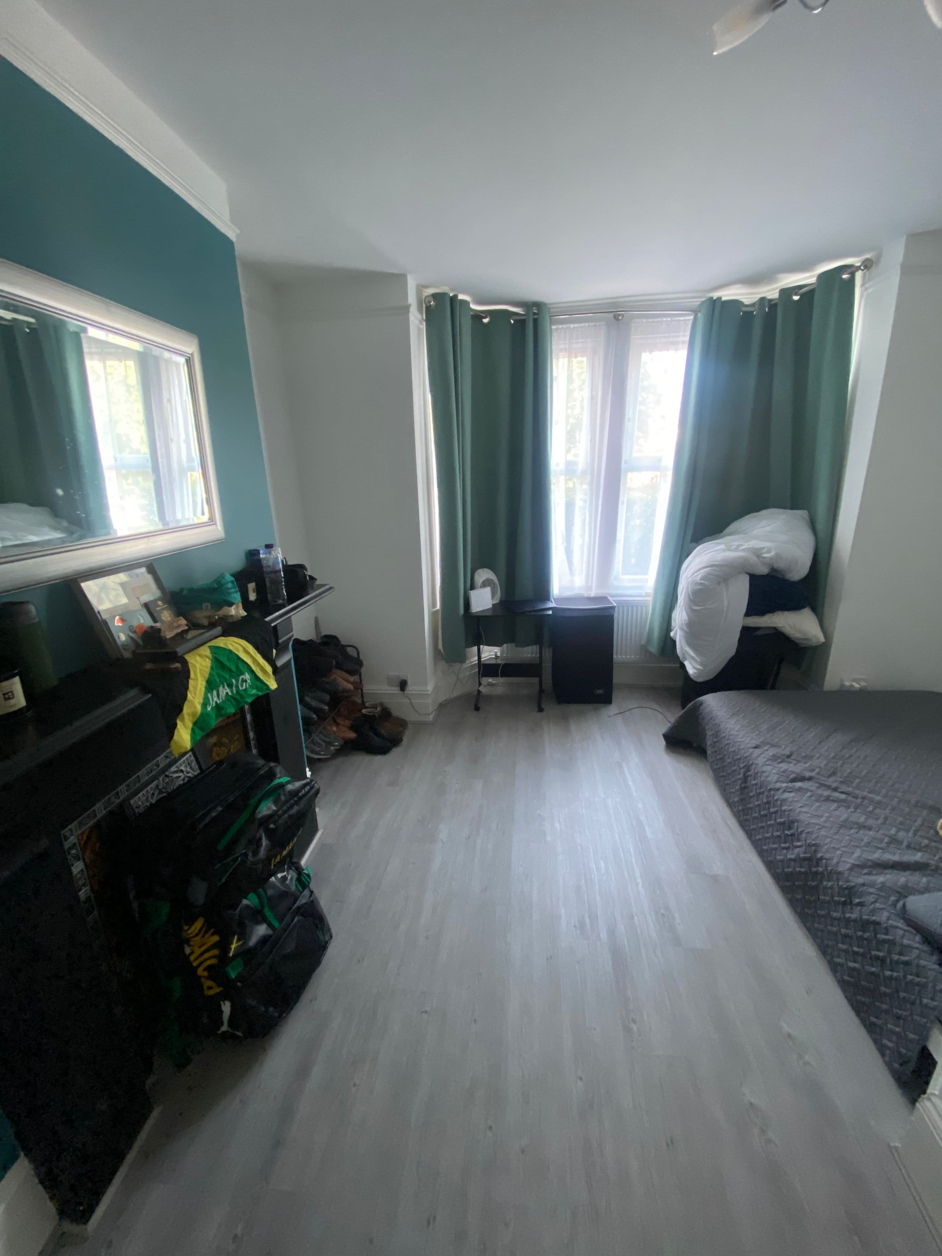 Lovely bright double available 6th Aug — photo 3