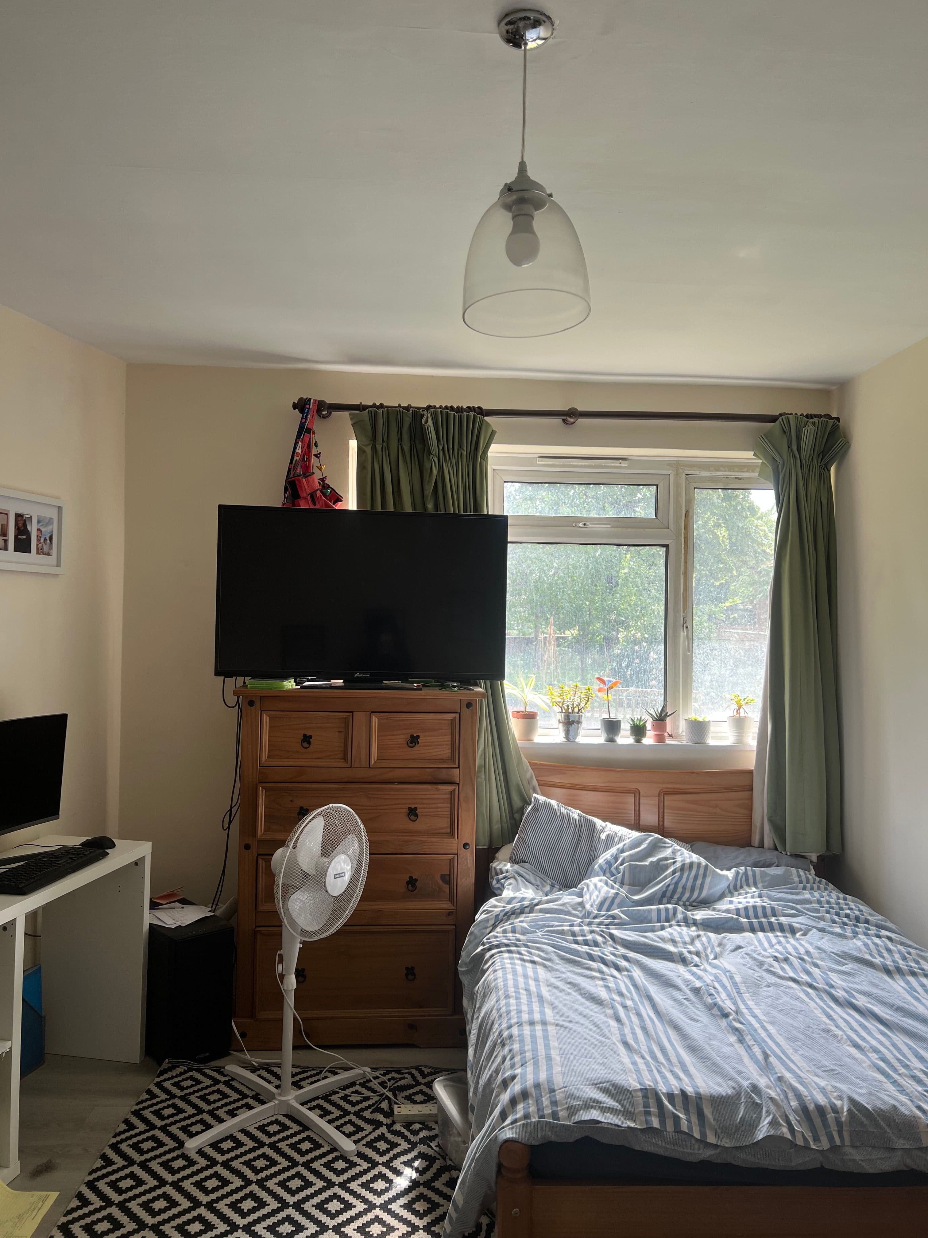 🌞 Spacious Sunny Double Room Available – Zone 1 | Move-In 15 July - photo 2