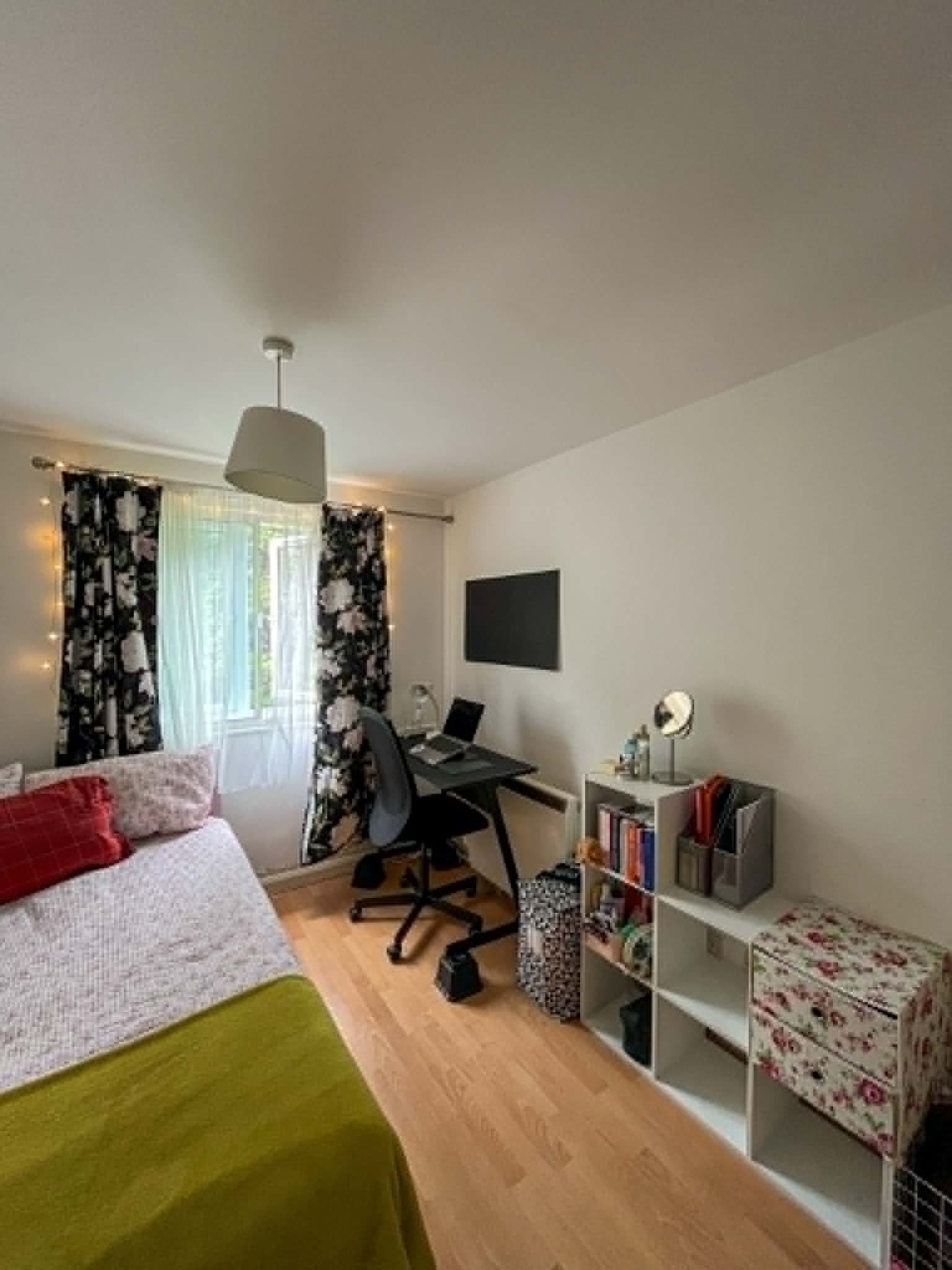 Double Room available in North West London - photo 1