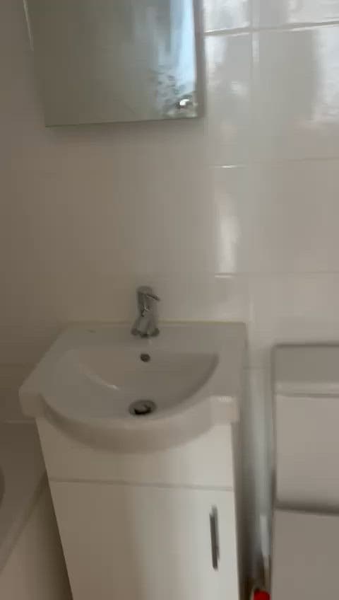 Room in houseshare in Islington, London May-August - video 1