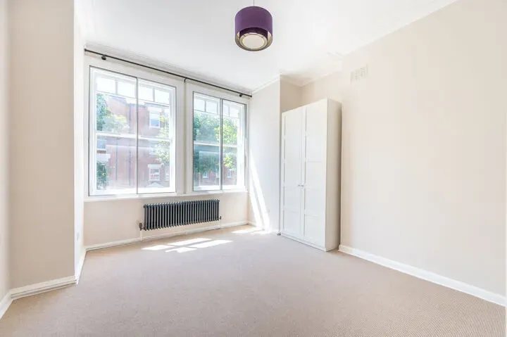 Sunny large double in mansion flat — photo 2