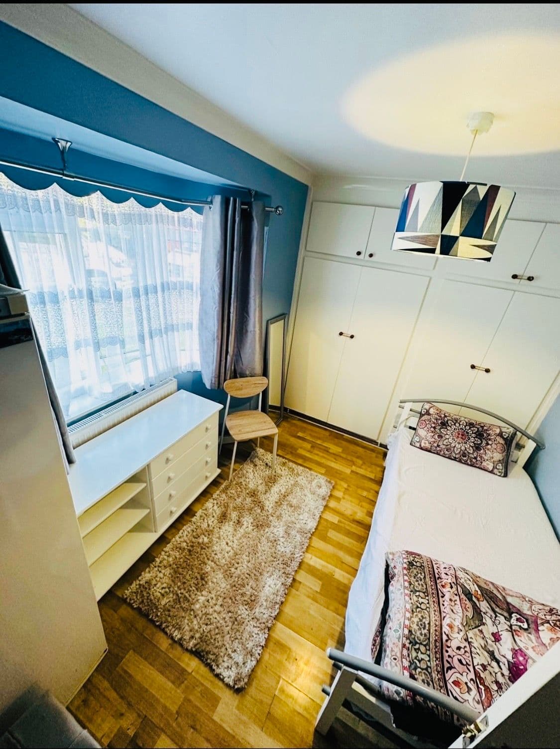 🏡 SPACIOUS SINGLE ROOM TO RENT - photo 2
