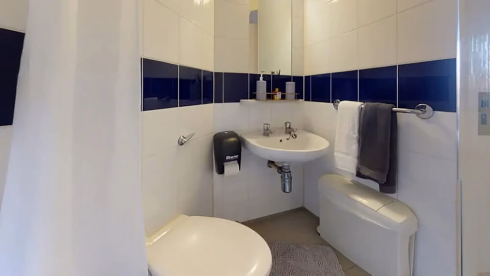 Ensuite room in Greenwich near Canary Wharf & Shoreditch - photo 4
