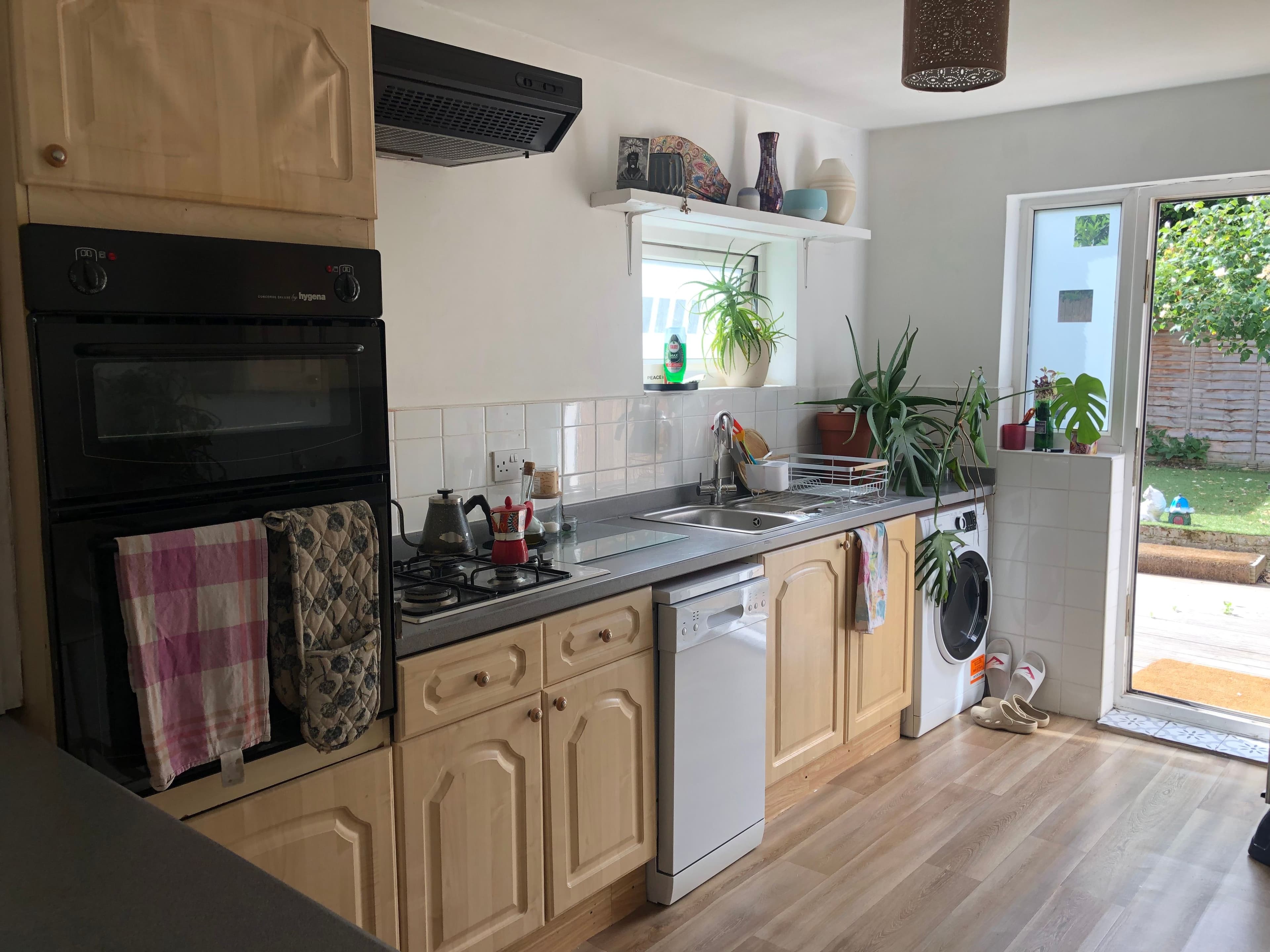Room available in cute 2 bedroom flat in SE6 - photo 4