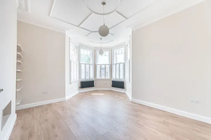Sunny large double in mansion flat — photo 1
