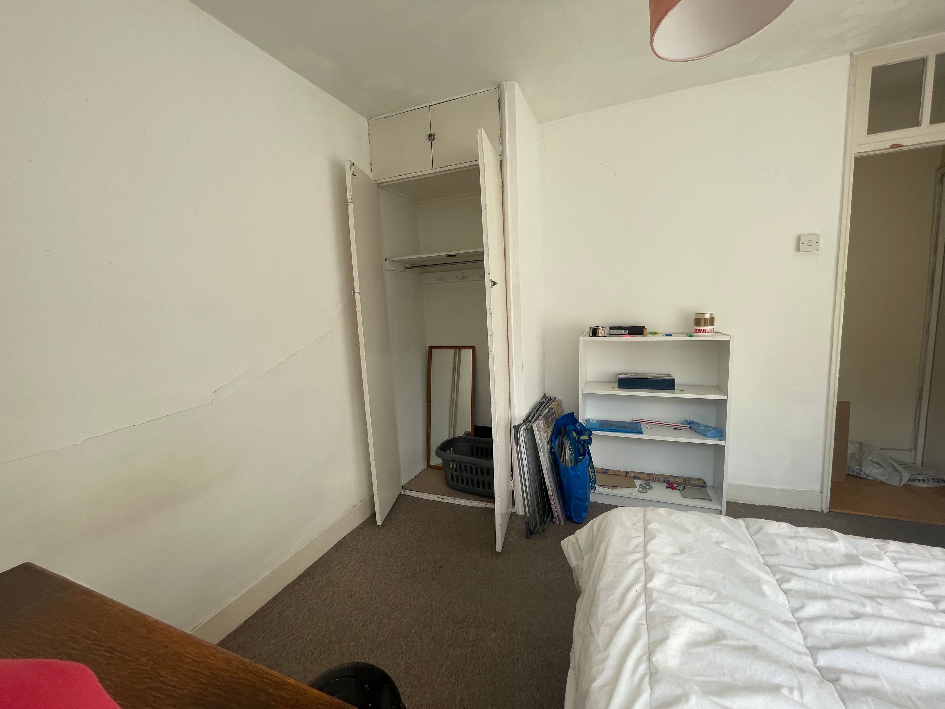 Convenient room 3 mins away from Borough station (near London Bridge & Elephant and Castle) - photo 3