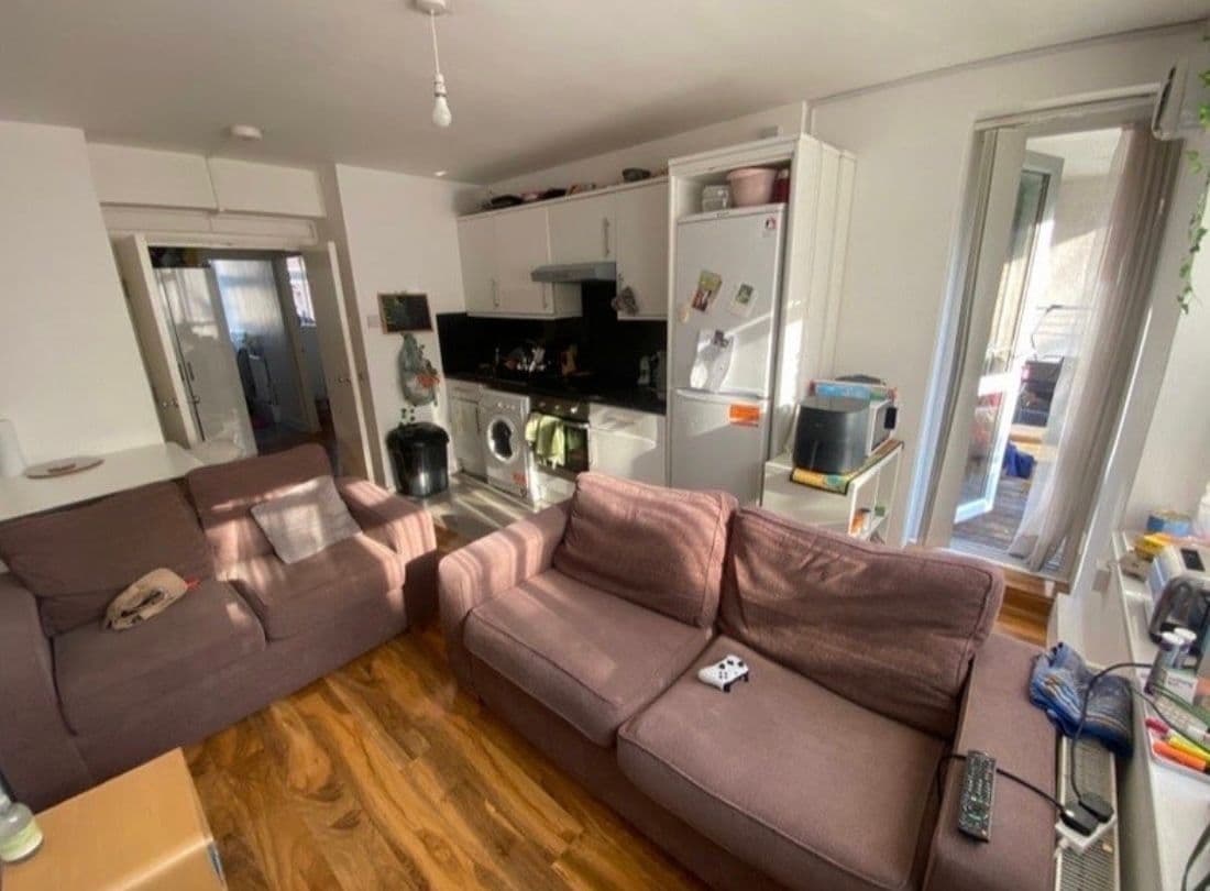 Small Double available in friendly household in Acton - photo 3