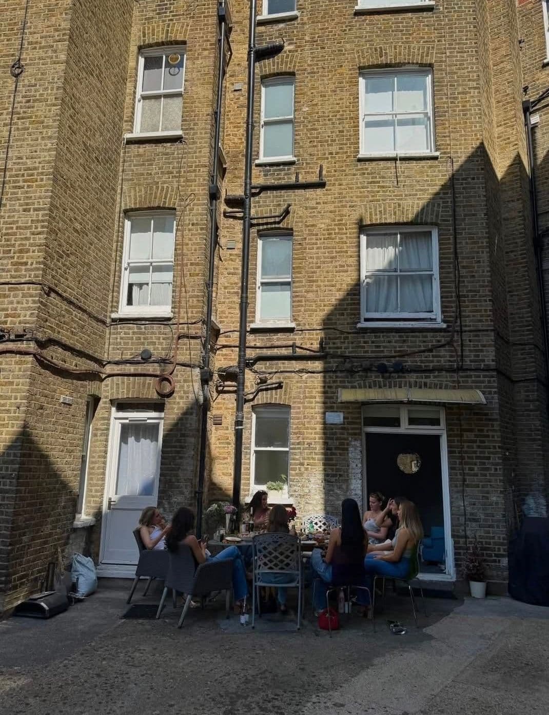 Fulham all girls flat room available - photo 1