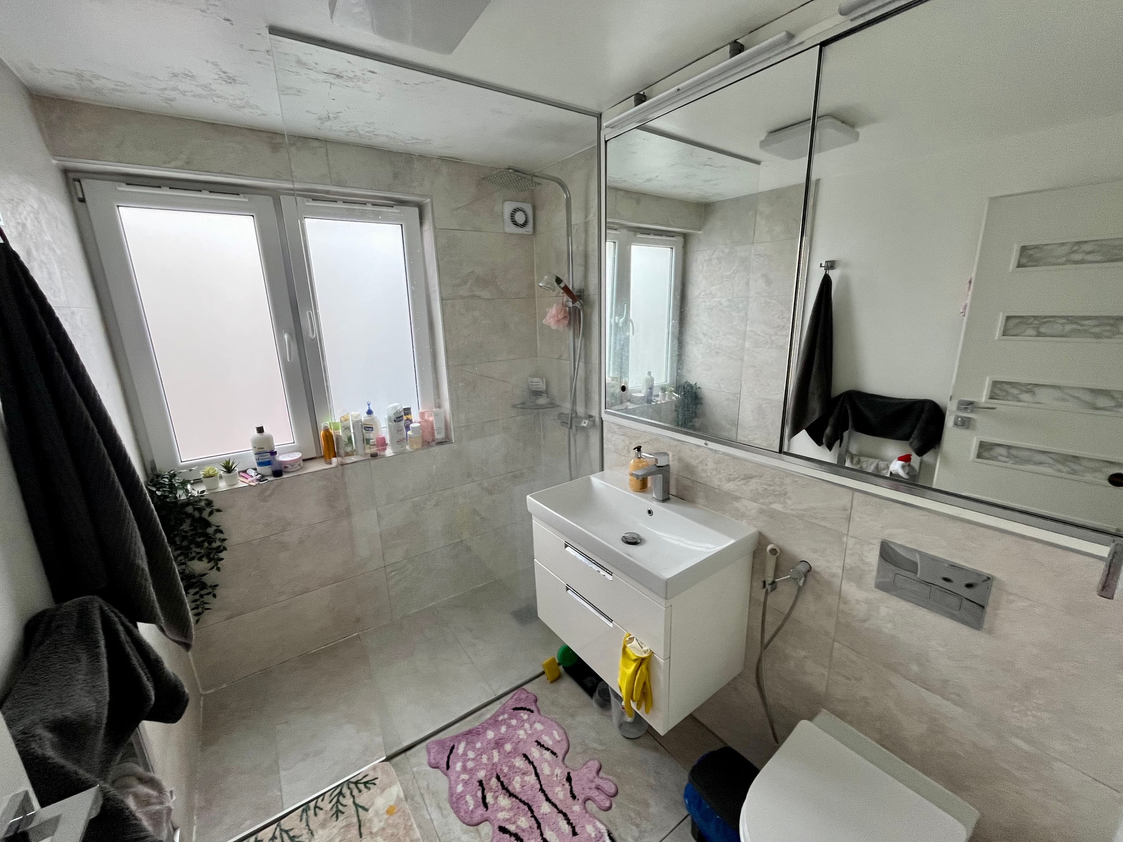 Large double room available ASAP in Whitechapel in a lovely all girls flat - photo 3