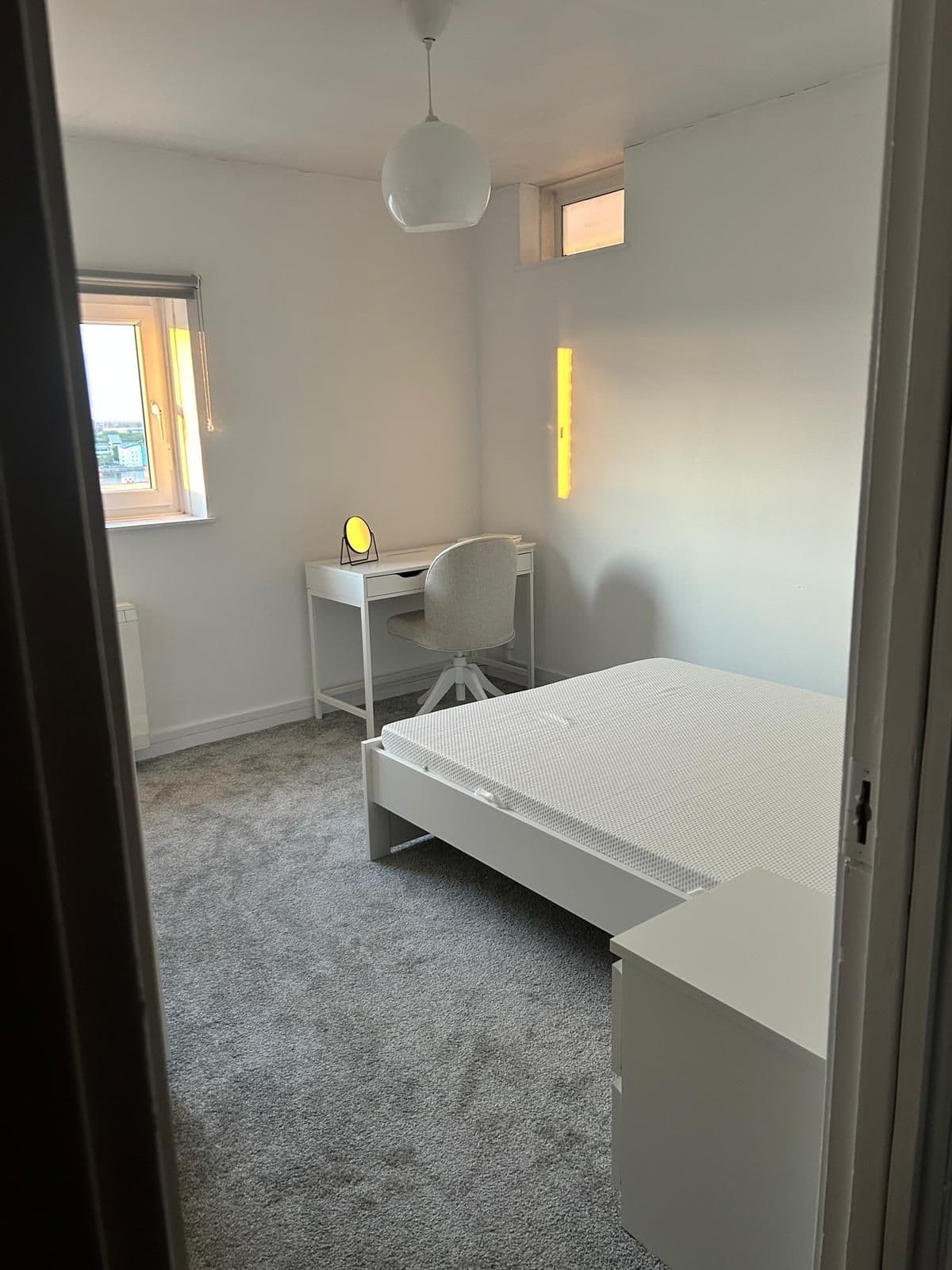 Bright double room in East London - photo 4