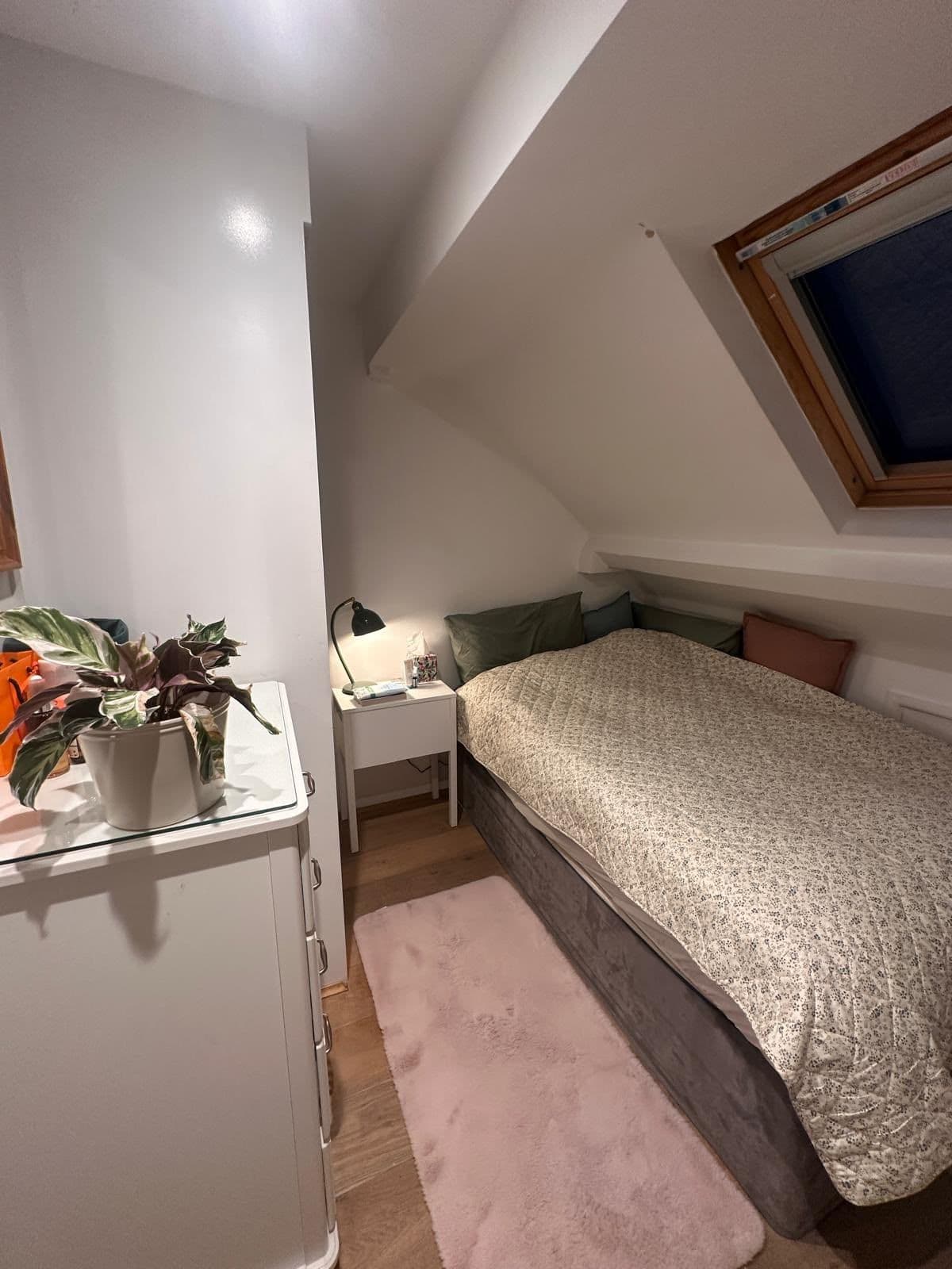 2 Rooms Available In Lovely White City Flat With Balcony! 4-Min Walk From Imperial White City Campus And 10-Min From White City Station (Central Line) - photo 1