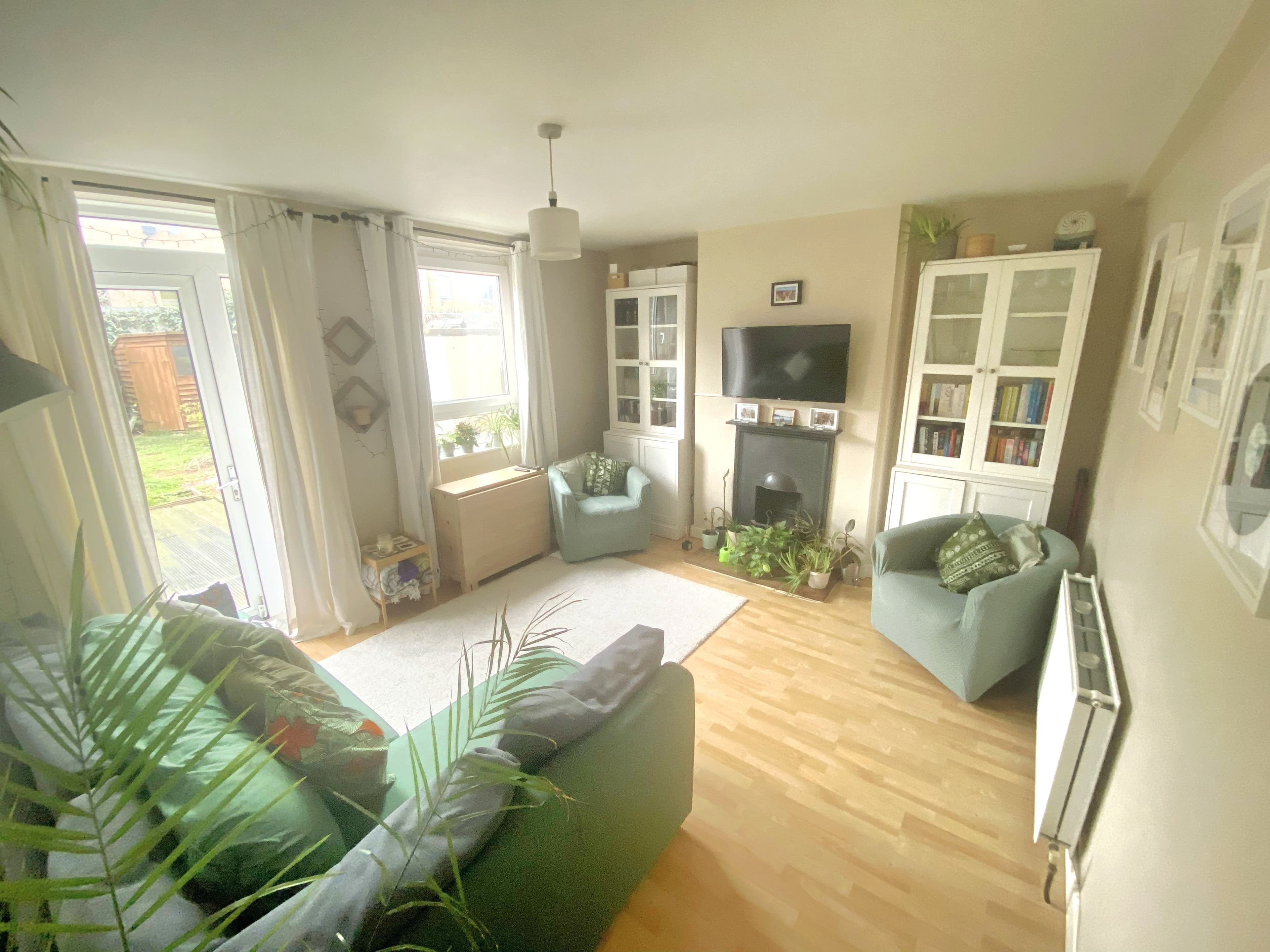 Bright Double Room 3 mins to DLR | Near Canary Wharf | Zone 2 - photo 3