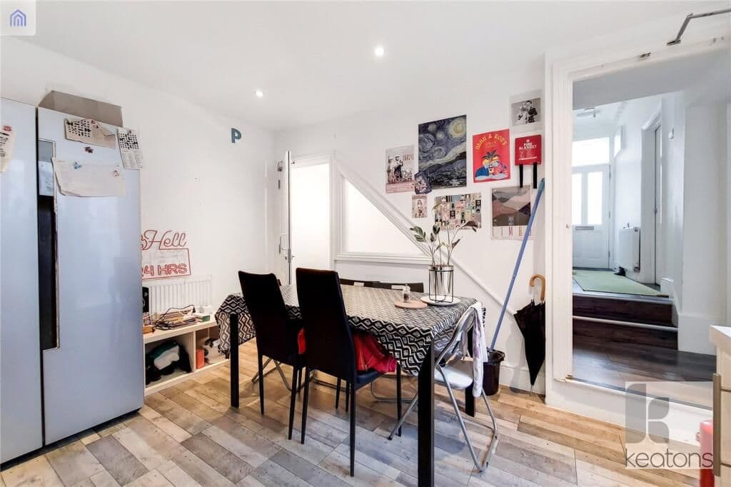 5 week sublet in Mile End, full house with garden living with 4 lovely girls! - photo 2