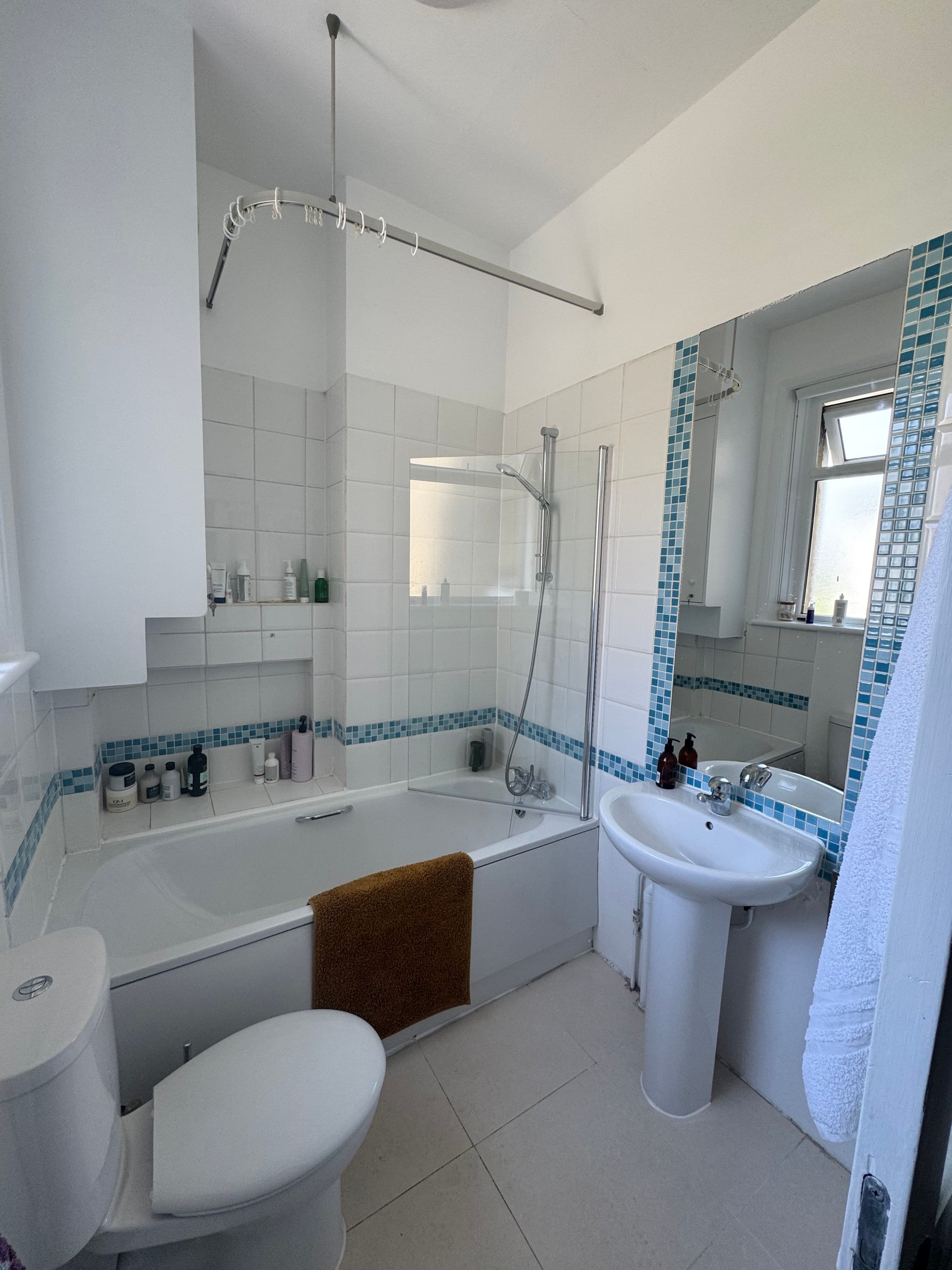 Room available on two bedroom flat - Finsbury Park - photo 4