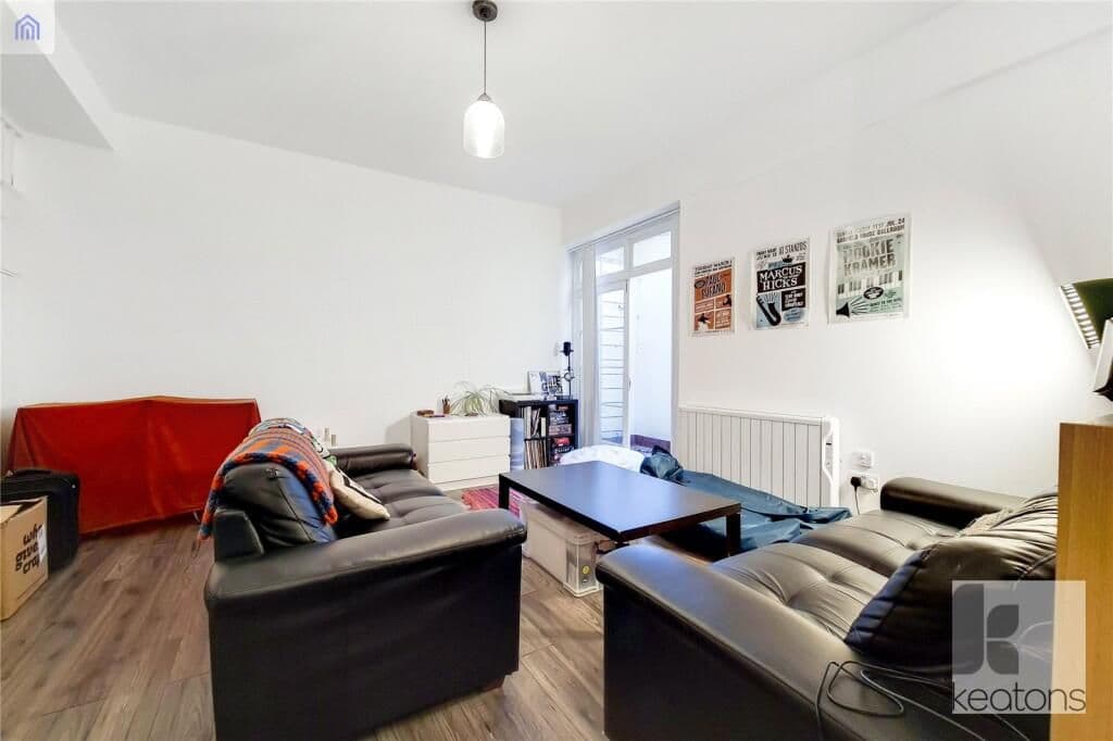 5 week sublet in Mile End, full house with garden living with 4 lovely girls! - photo 3