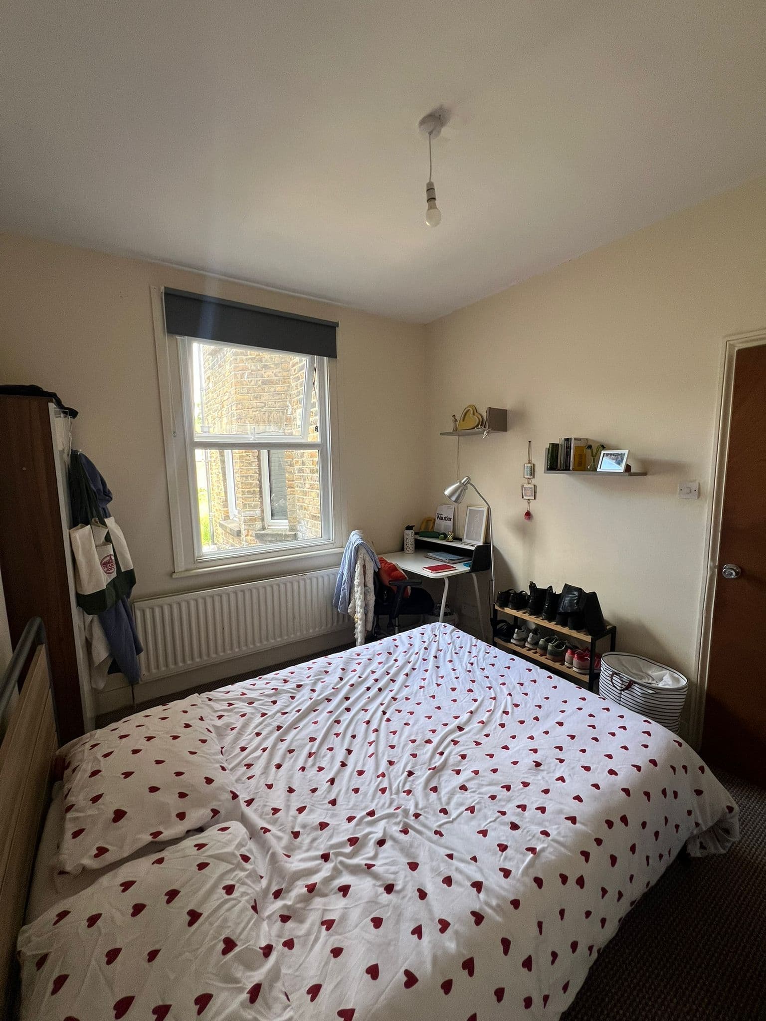 Spacious Double Room Available in Southfields – 10 Minutes Walk from the Tube! - photo 1