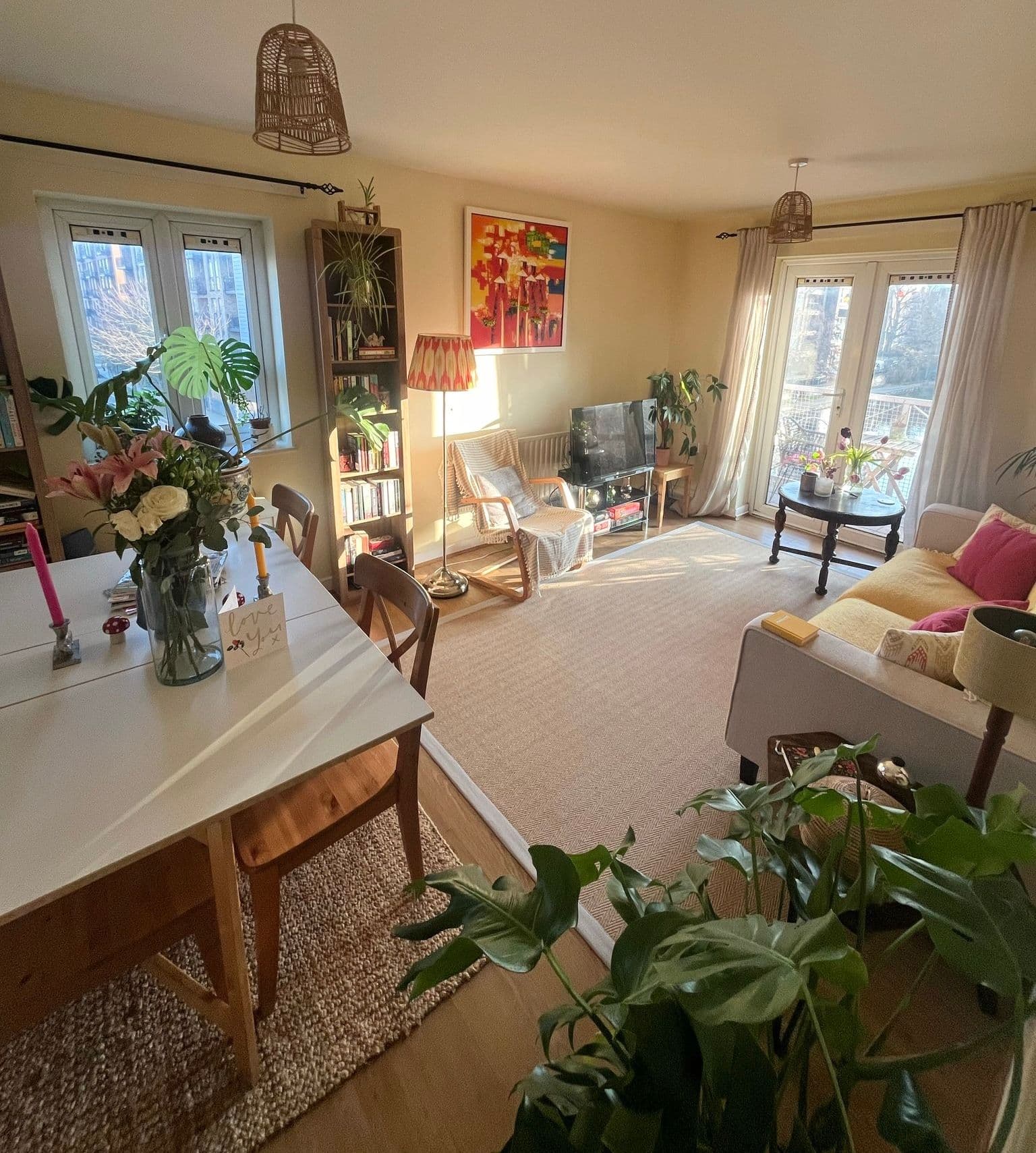 Bright cozy flat on the canal - photo 2