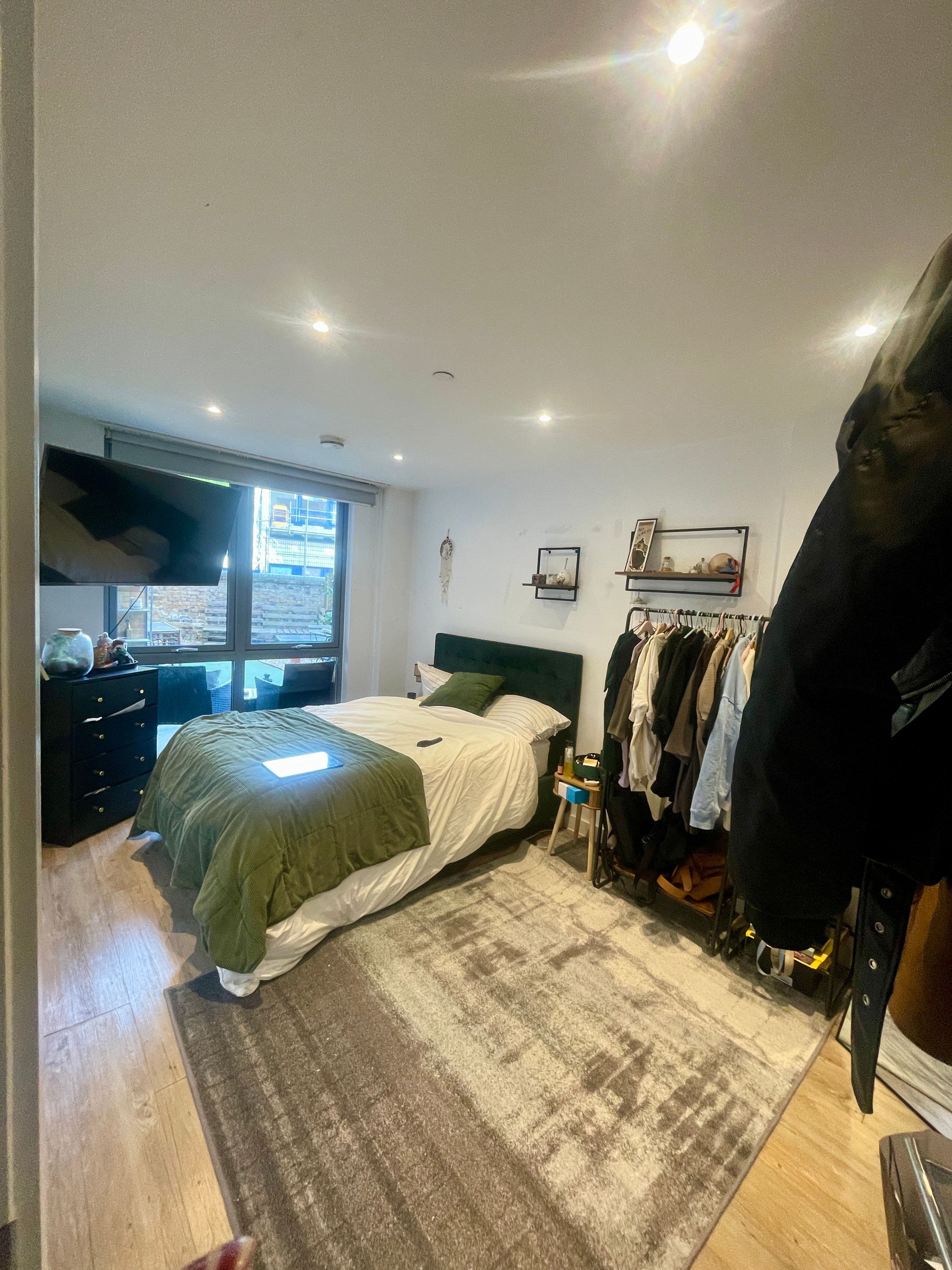 Large Double in Elephant & Castle - photo 1