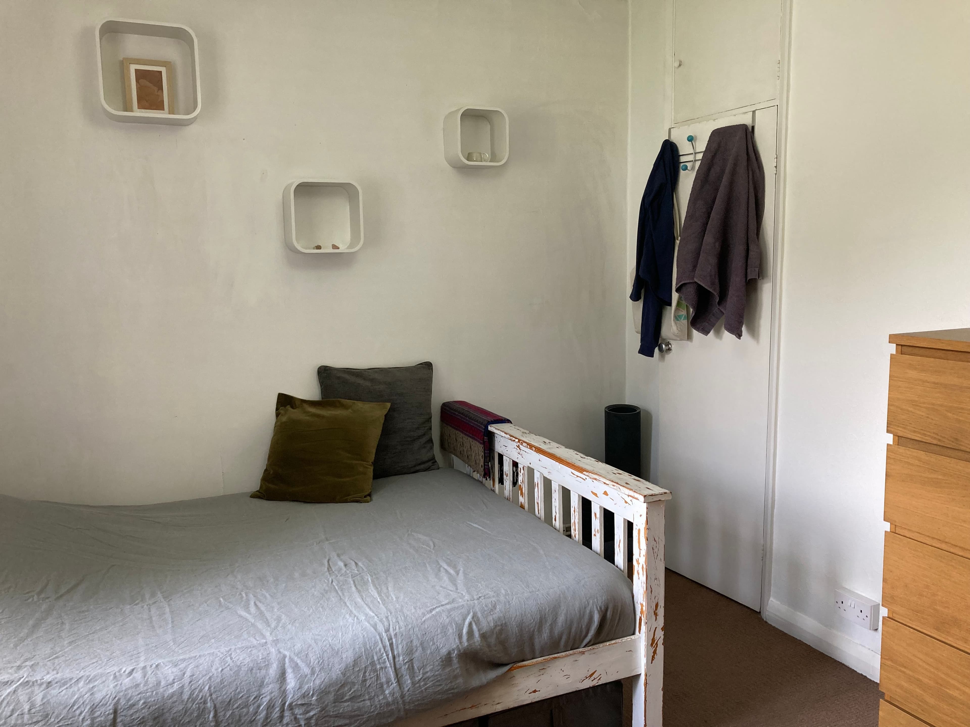 Medium Double Room Available in Bethnal Green / Victoria Park - photo 4