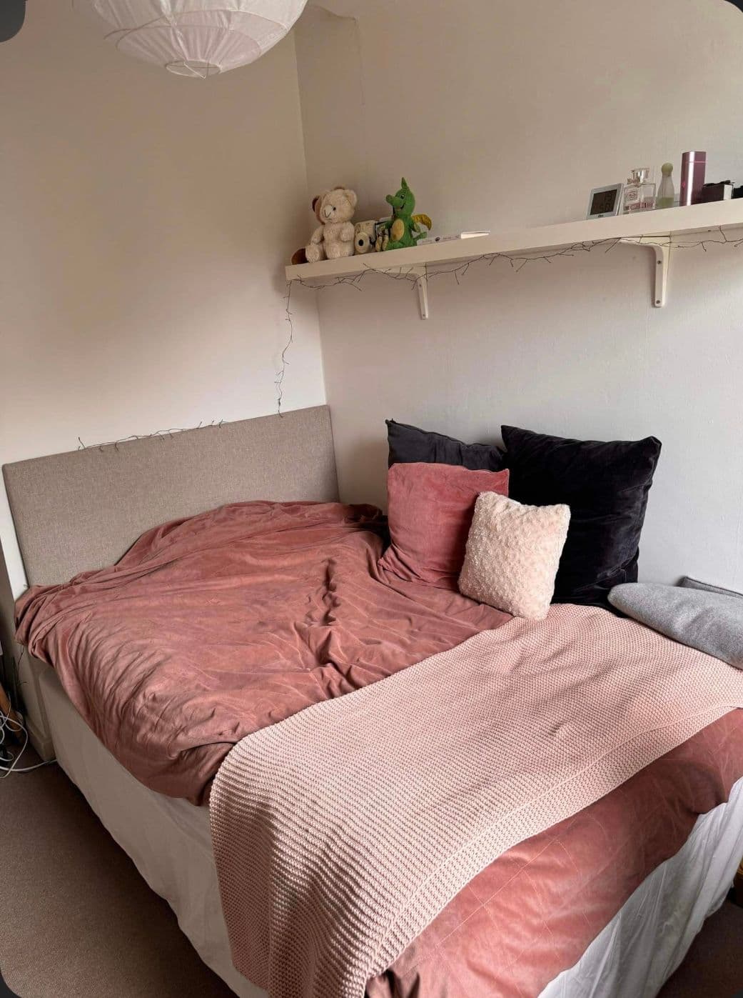 Double bedroom in Barons Court (2 bed 1 bath) - photo 2