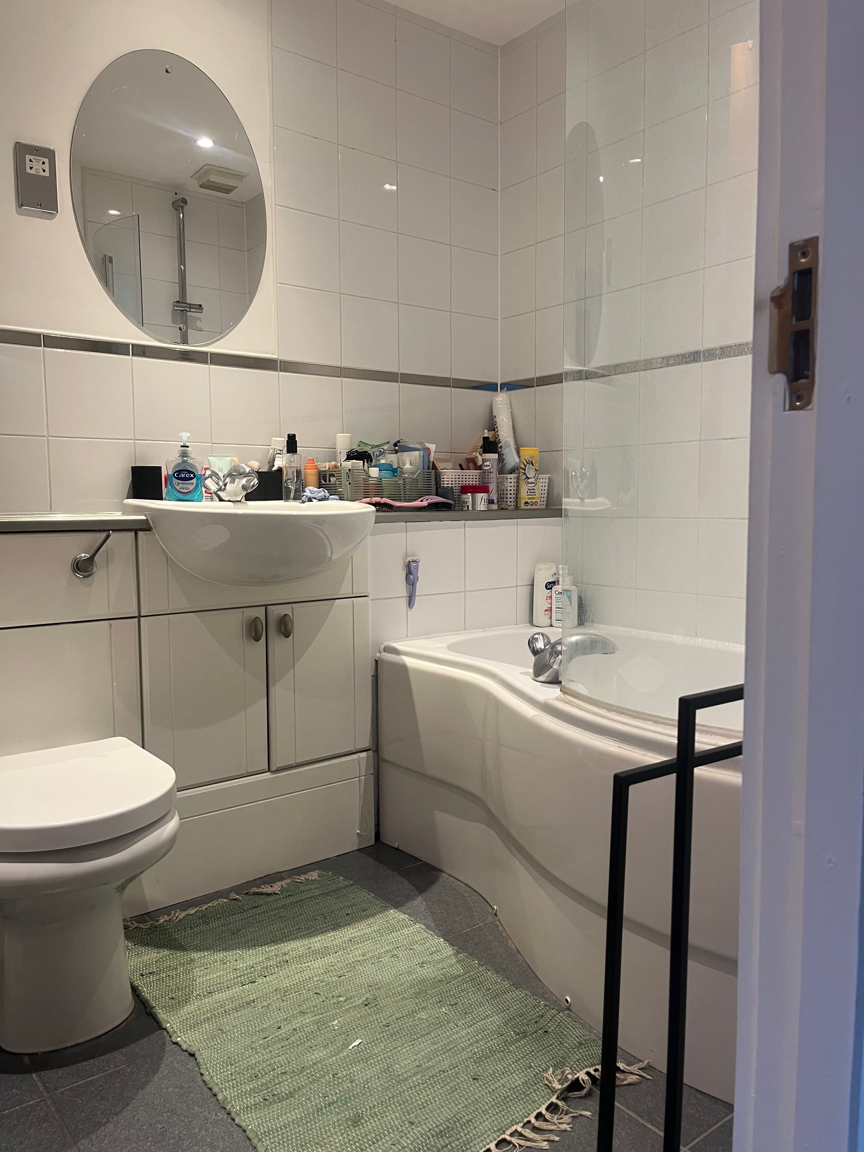 Stunning & Spacious Ensuite in 2BD Flat - photo 2