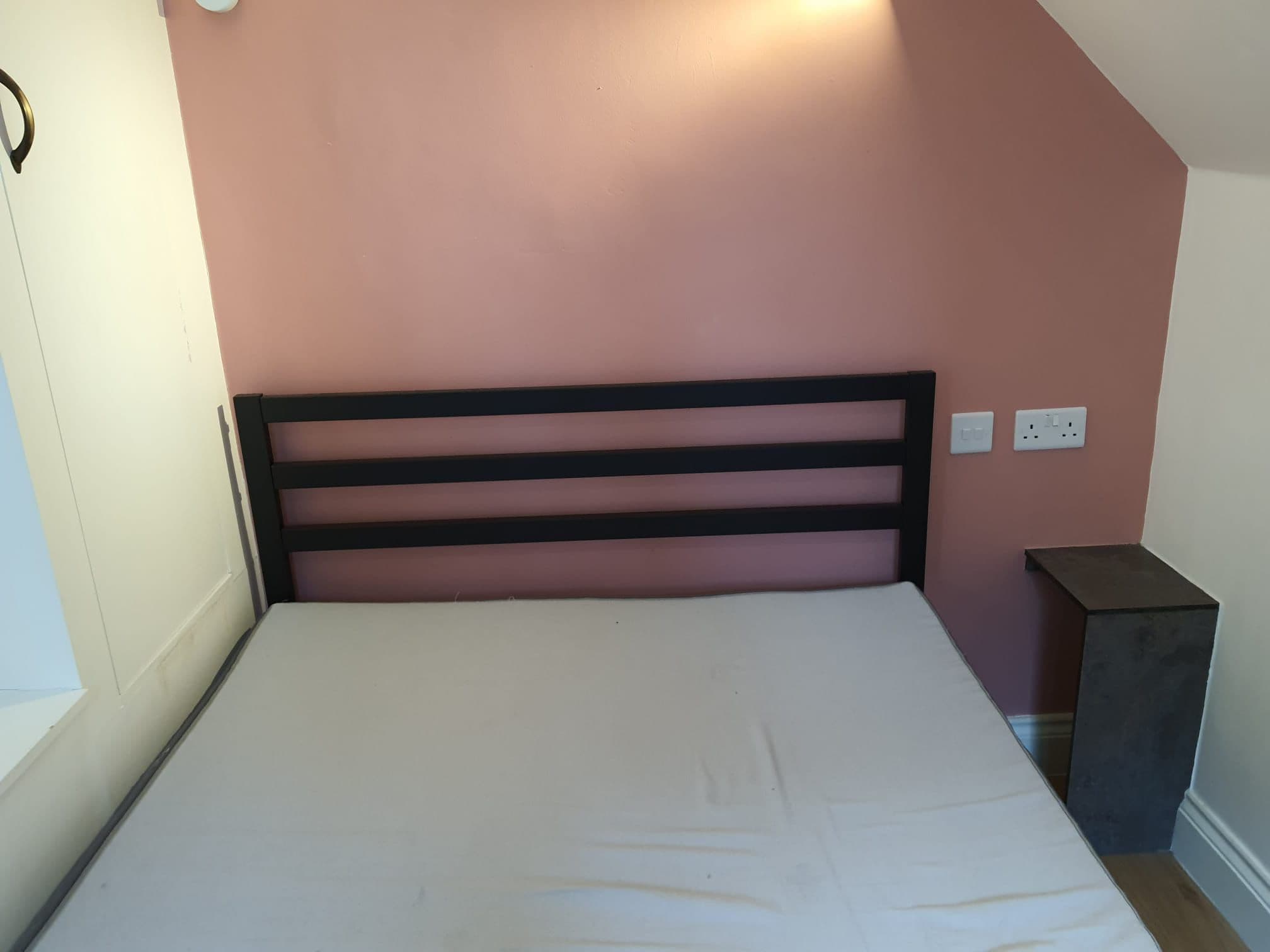 double room in Old Street, flatshare w 3 gals - photo 1