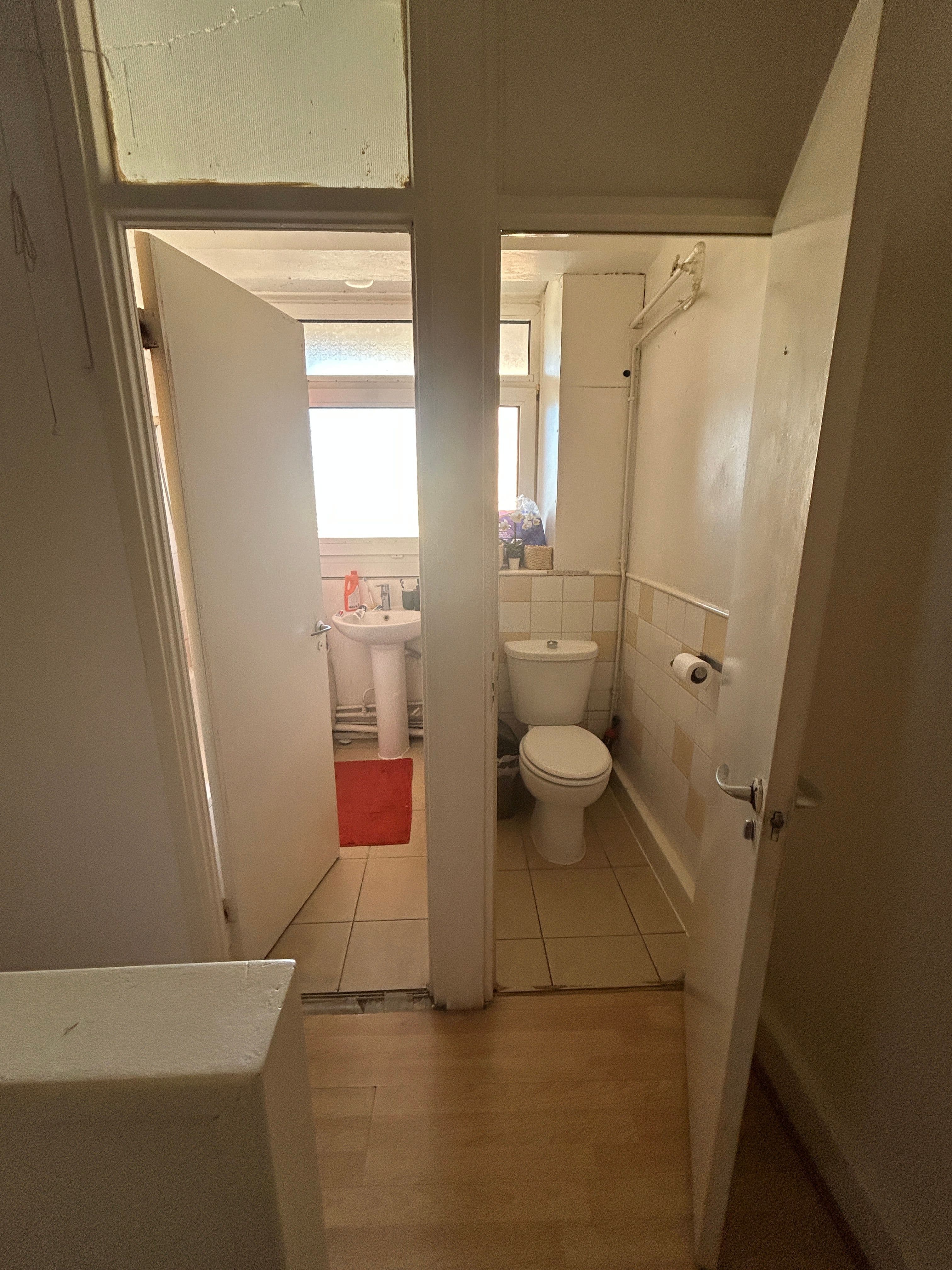 Big Double Bedroom near Brick Ln with 3 Girls - photo 4