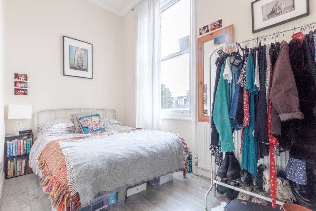 Stunning 3 bed gem with garden - photo 3