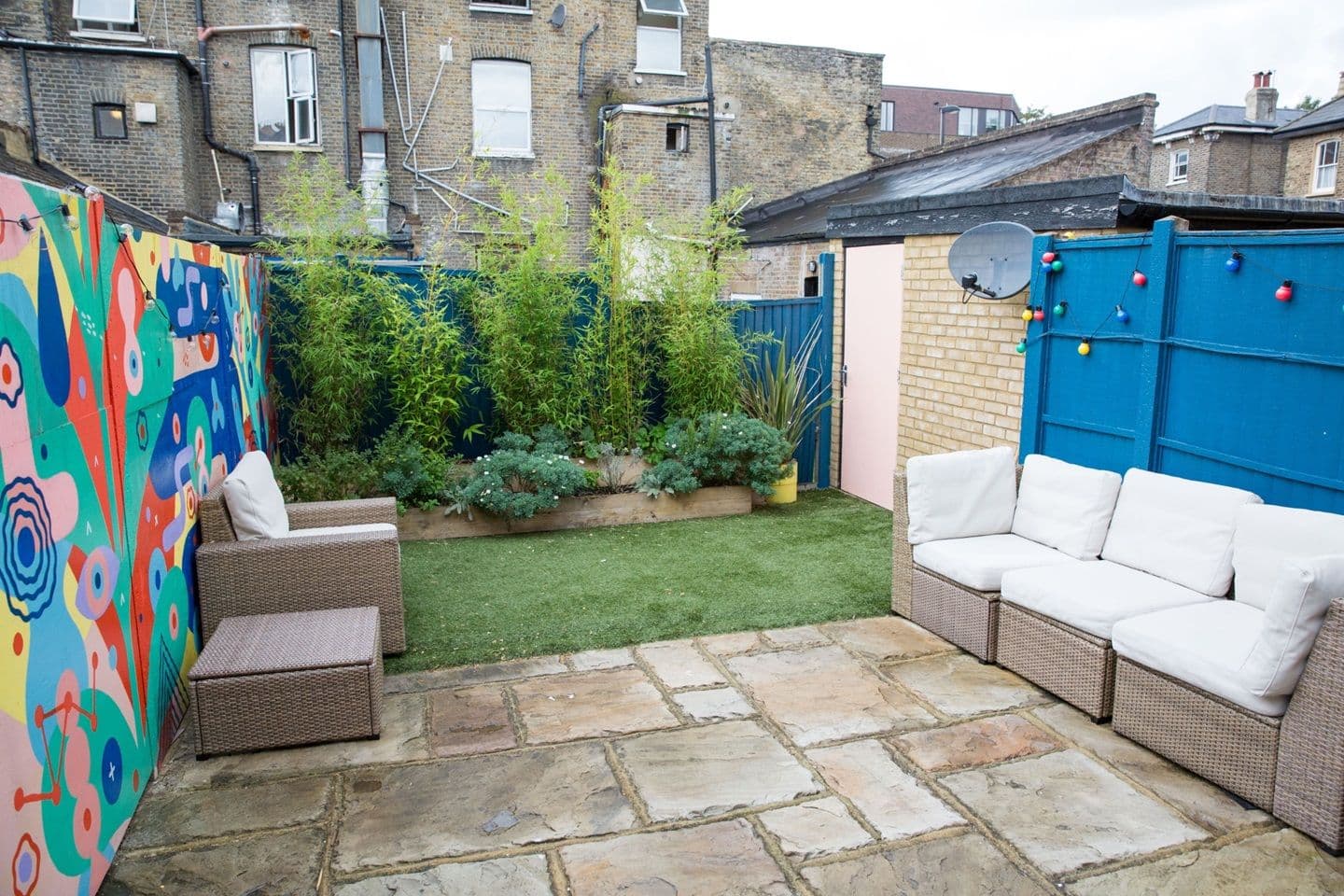 STUNNING chic modern ground floor appartment, along a quiet cobbled Mews - photo 4