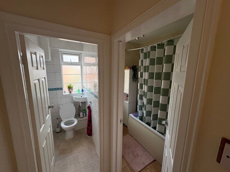 *DOUBLE ROOM | WEST HAMPSTEAD | £694 PCM | AVAILABLE IN MAY* - photo 4