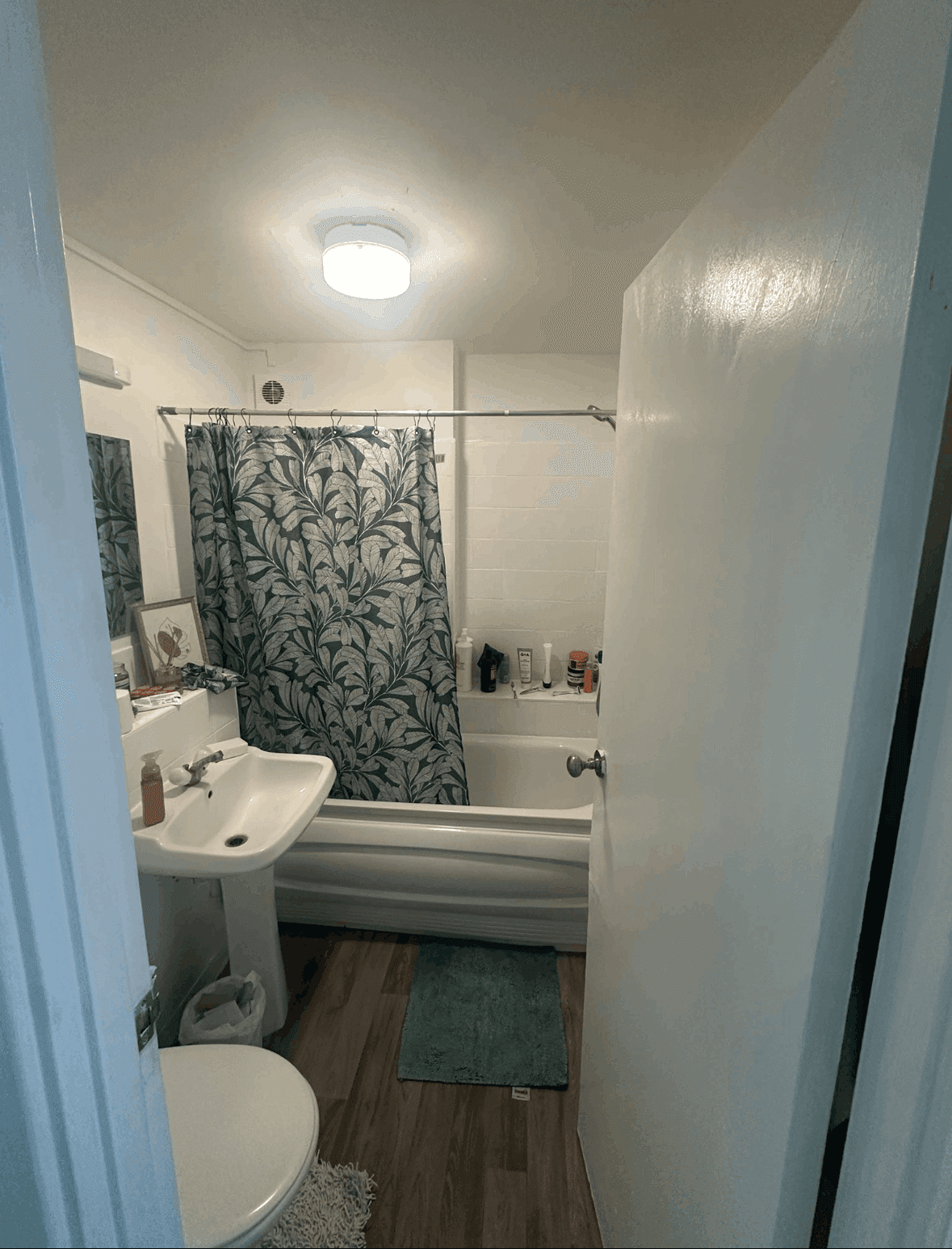Double room in Bow (east London) in a town house with 3 friendly girls - photo 4