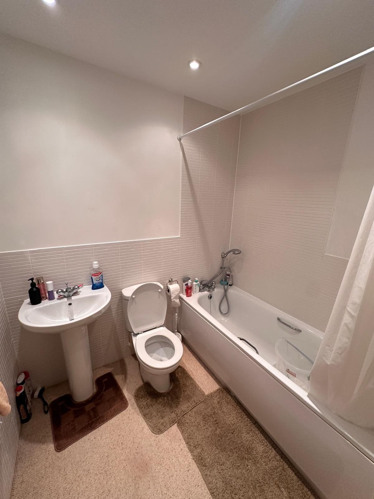 Single Room Available - photo 4