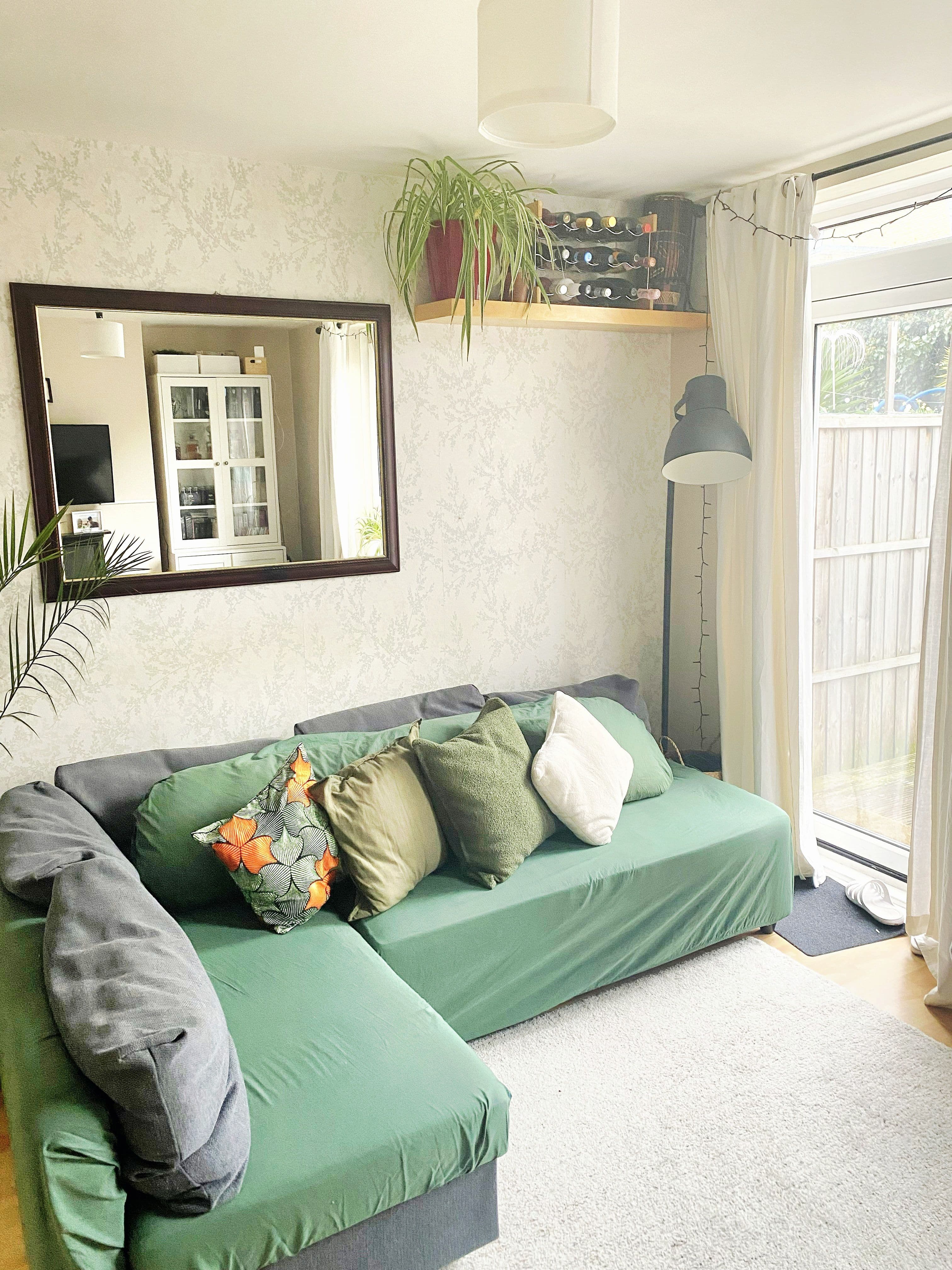 Bright Double Room 3 mins to DLR | Near Canary Wharf | Zone 2 - photo 1