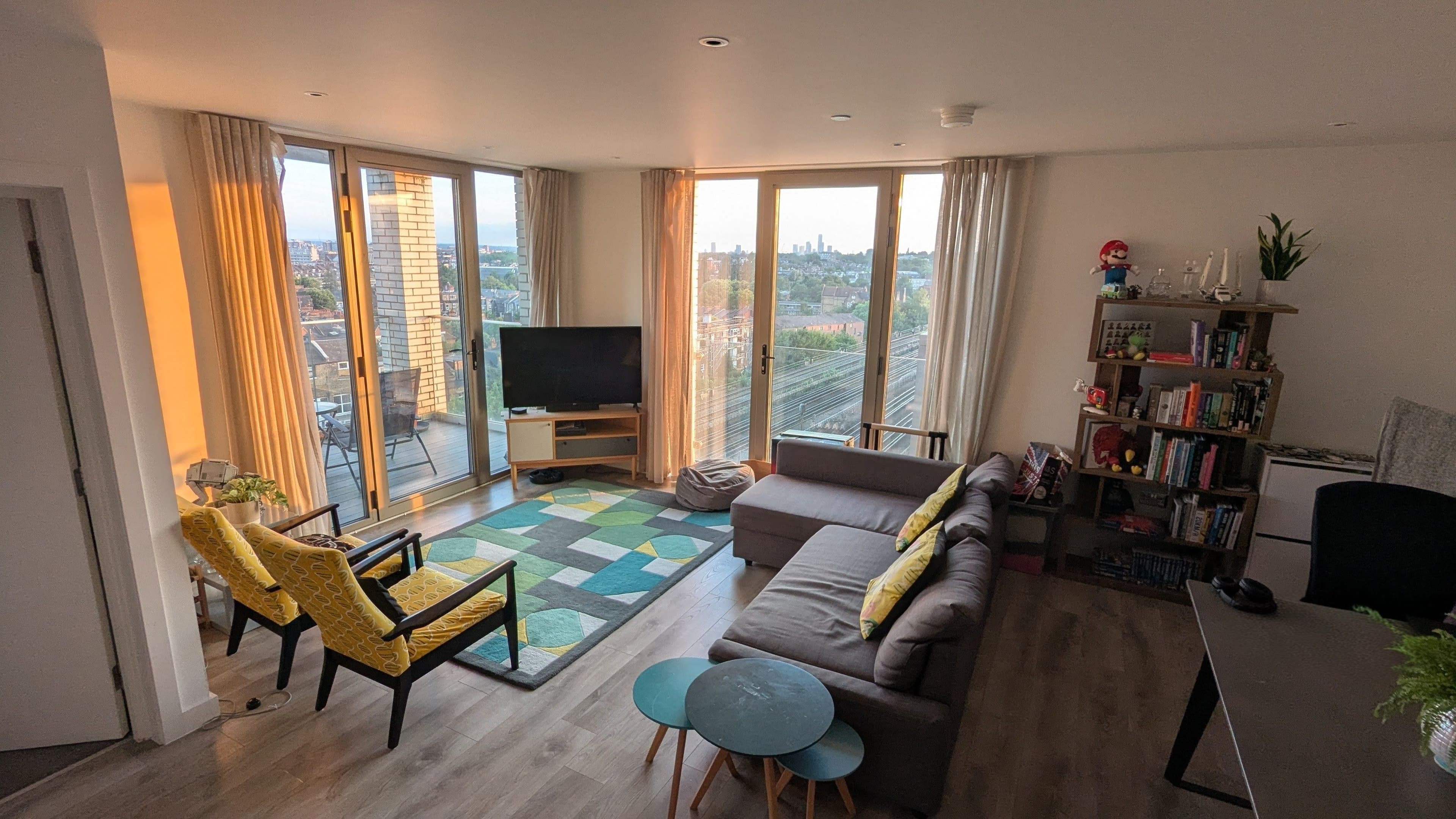 Large Double Room - Sixth Floor West Hampstead - photo 3