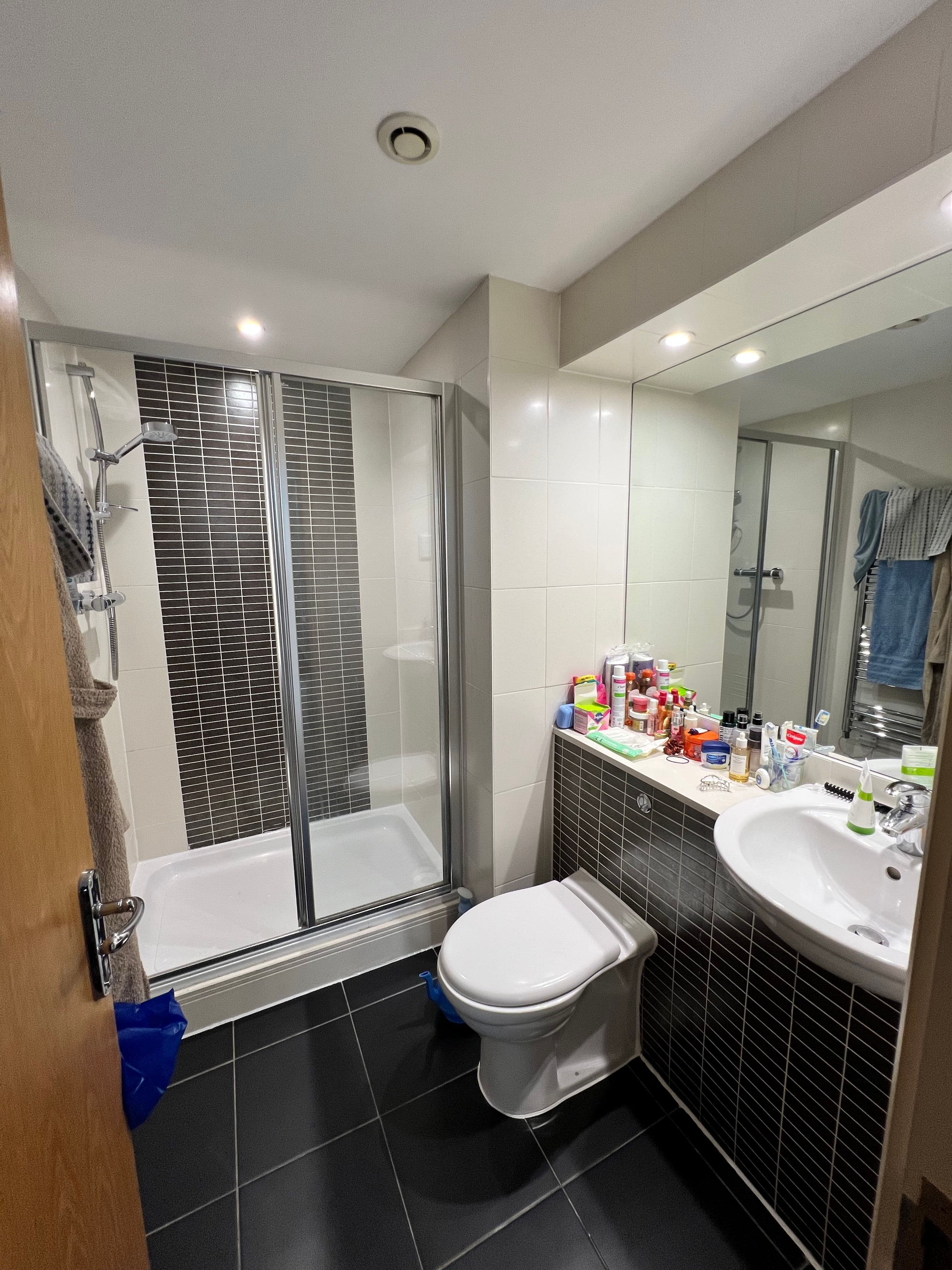 En-suite double room to rent in Woolwich - photo 4
