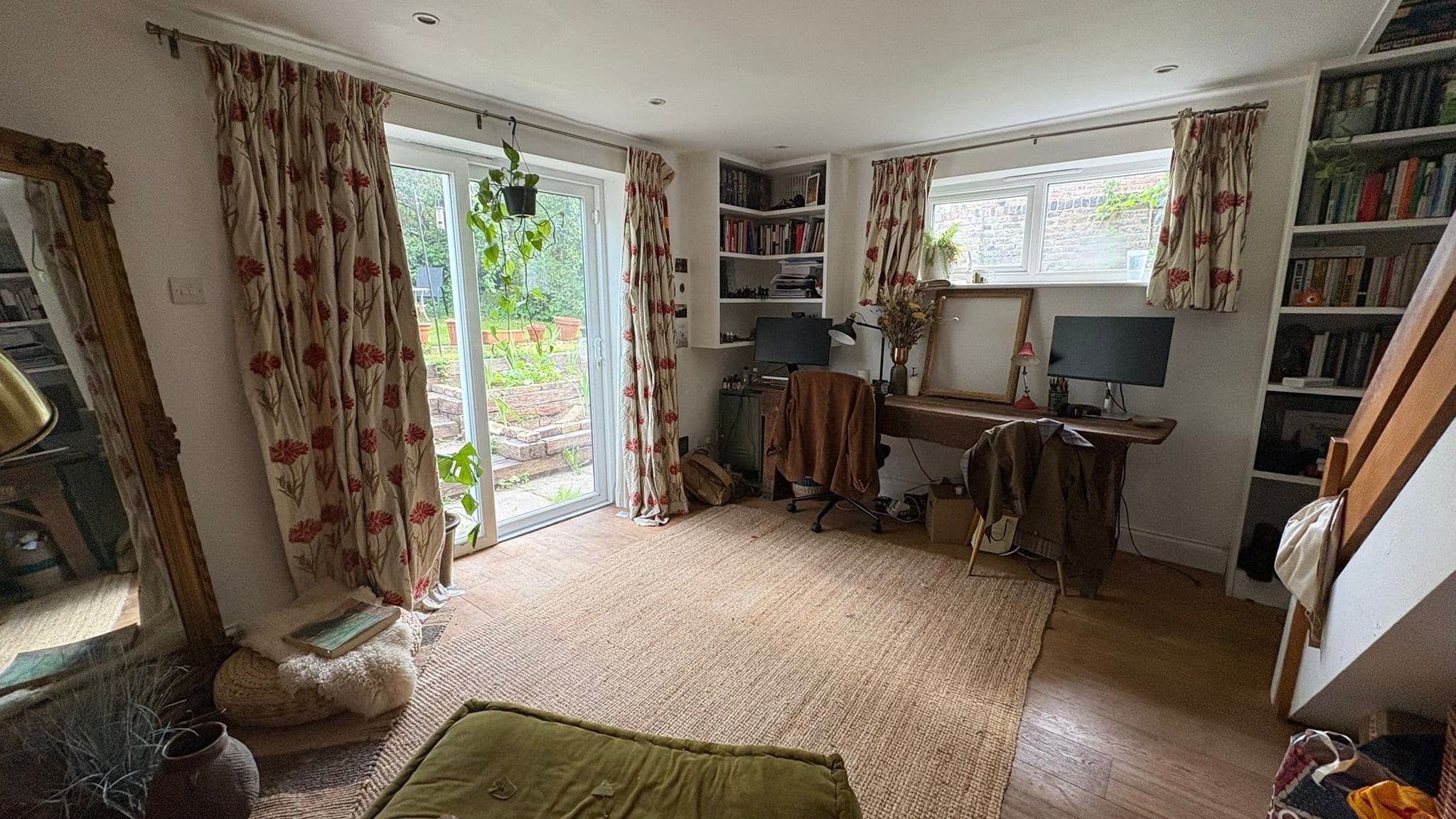 Gorgeous split-level en-suite Room Available in Friendly Flatshare, Zone 2 - photo 1