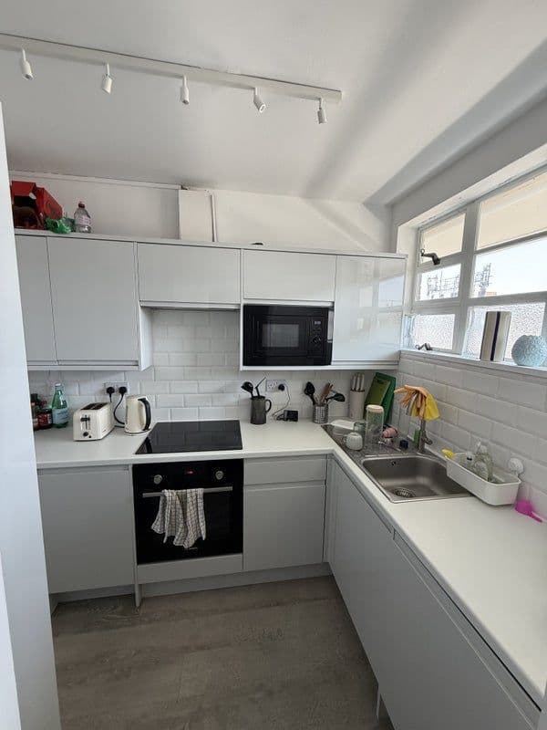 Cosy double room in two-bed flat share | 2 mins from Richmond station - photo 3