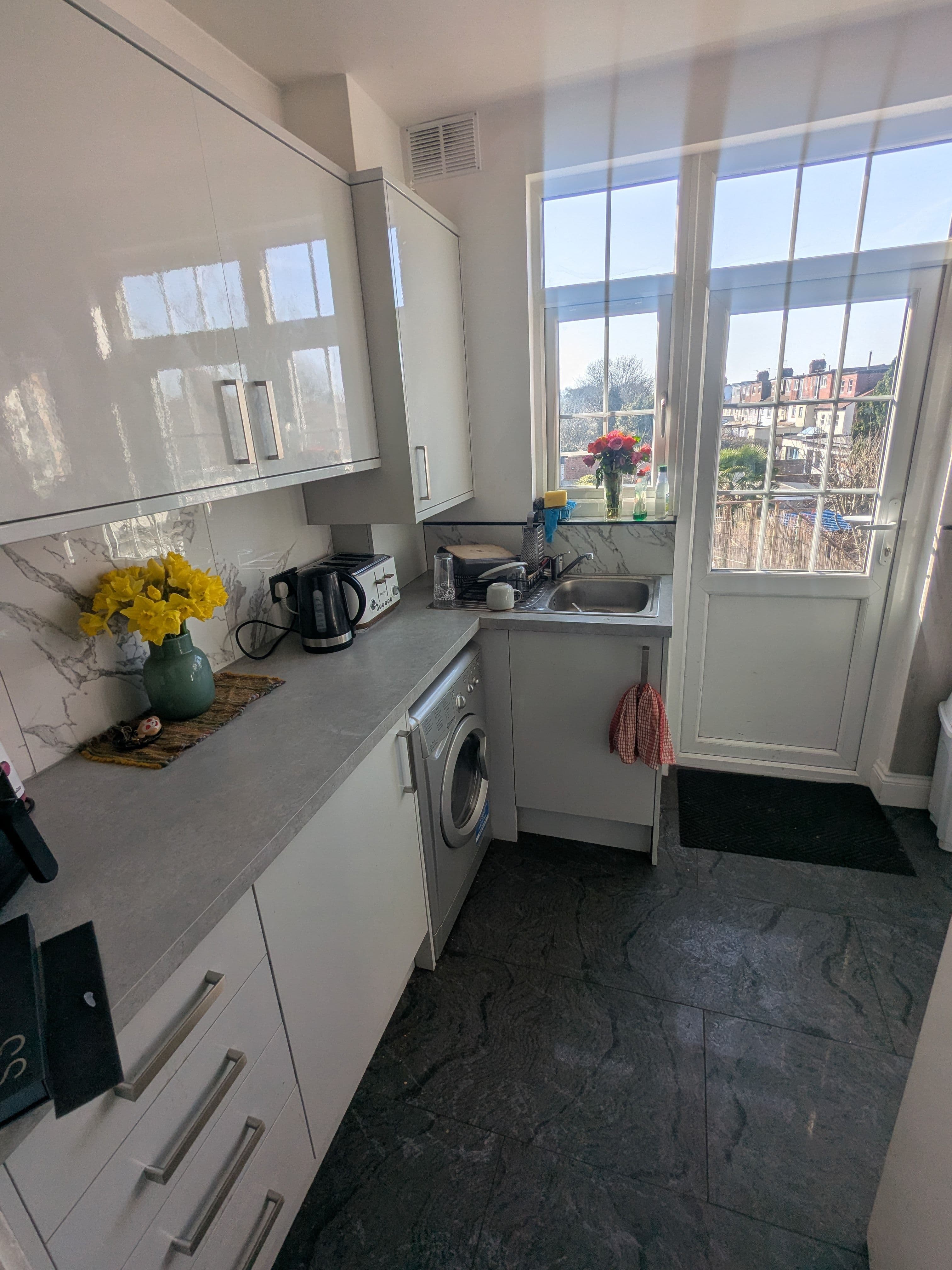 ๐ Room Available in Friendly Flatshare - photo 2