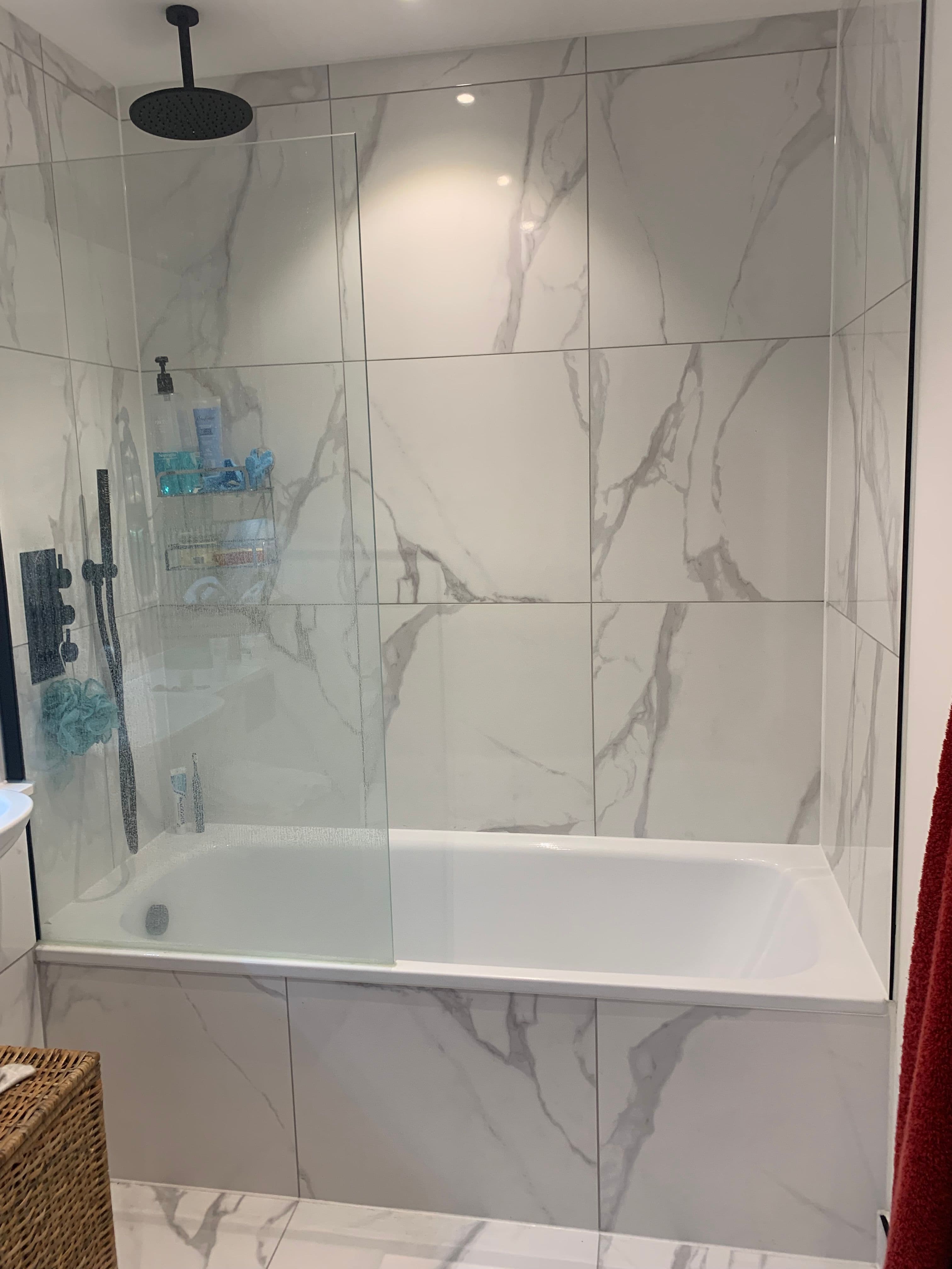 Double room with own bathroom in a modern 2 bed 2 bath flat - photo 1